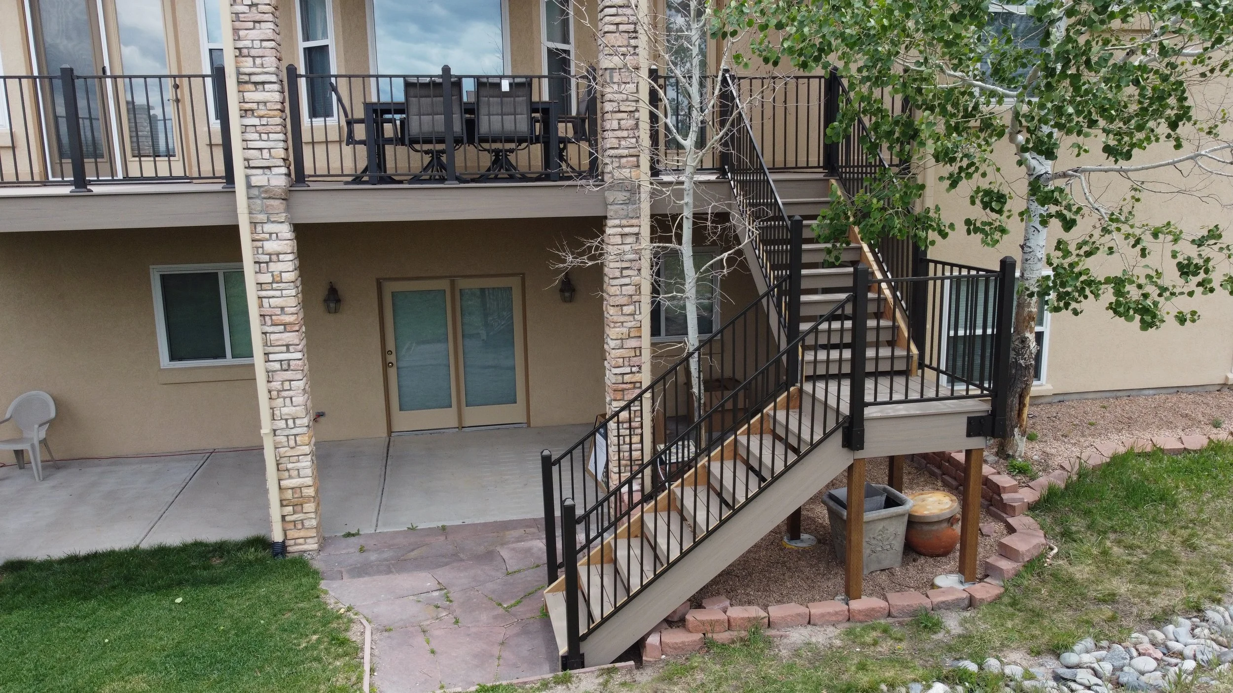 Mid landing on deck steps  Outdoor living space. Deck Builder Specialist in Douglass County Colorado, Castle Rock, Larkspur, Palmer Lake, Parker, Hylands Ranch, Littleton, Evergreen, Franktown Colorado 80104