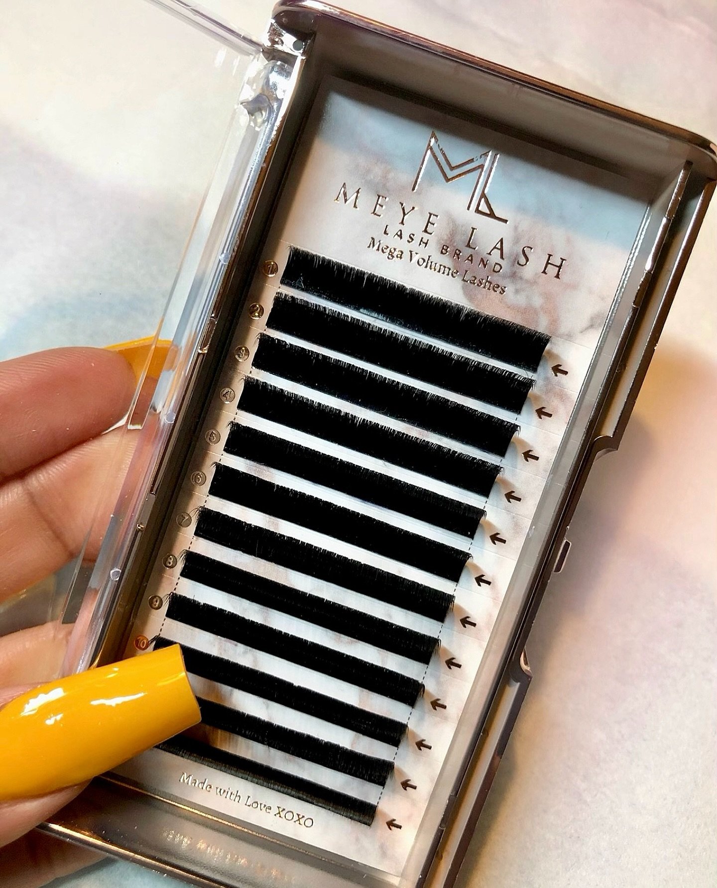 Our Mega Volume Lashes are crafted for effortless fanning, rich black depth and lightweight comfort for your clients.

✨ Ultra-dark finish
🖤 Created for professionals
✨ Easy fan, perfect placement

🔝 Shopping Link In Bio

#russianvolumelashes #fluf