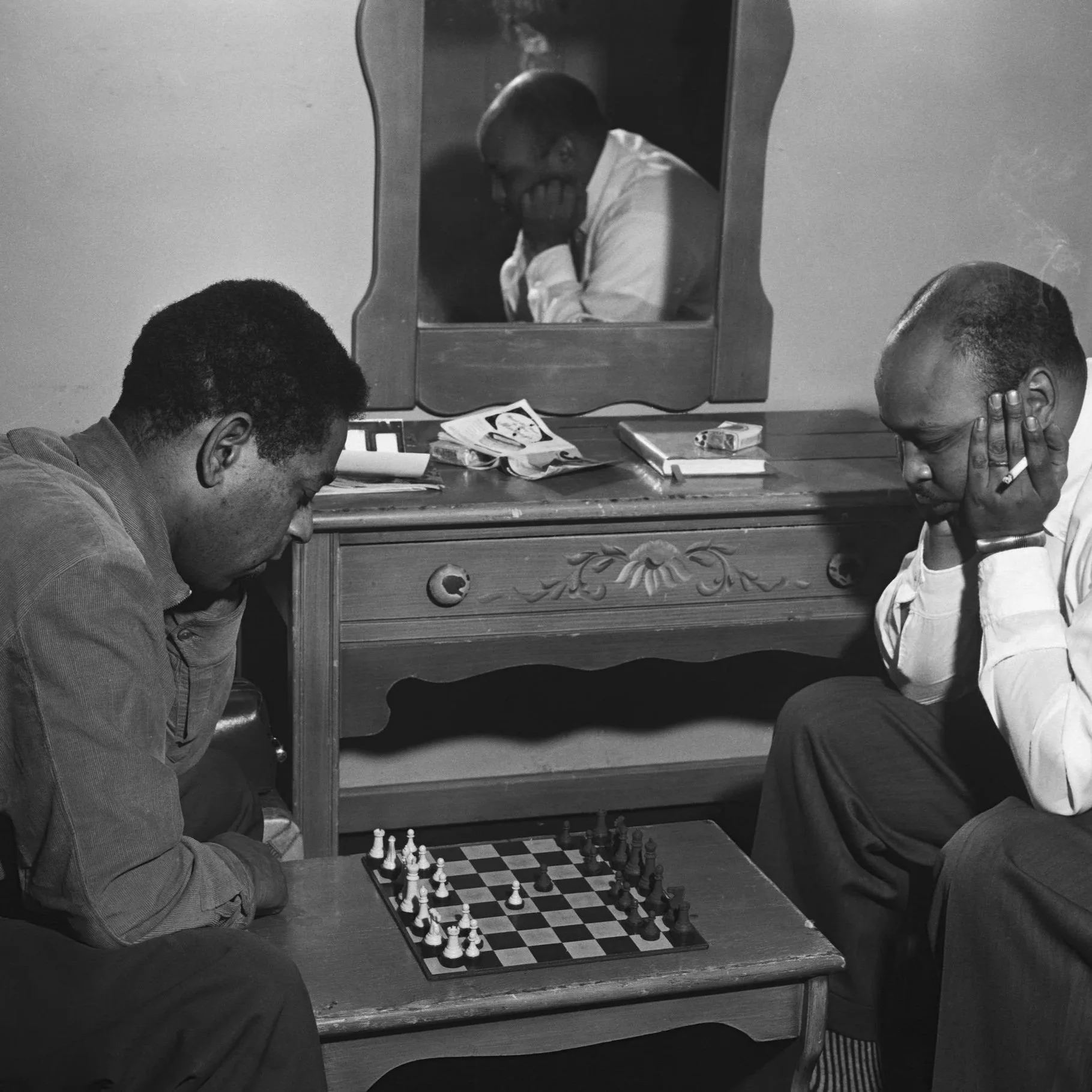 Count Bassie and Dizzy Gillespie, Playing Chess