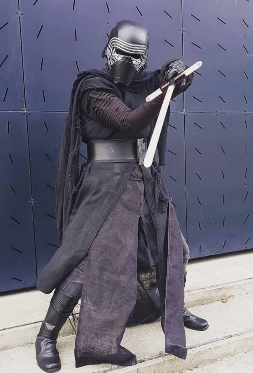 Kylo Ren from Star Wars The Force Awakens (2015) Handmade by me.
Featuring a 3D printed helmet made and painted by me, and A pleated tunic sewn by me with over 40 horizontal pleats across the whole tunic (sleeves included).