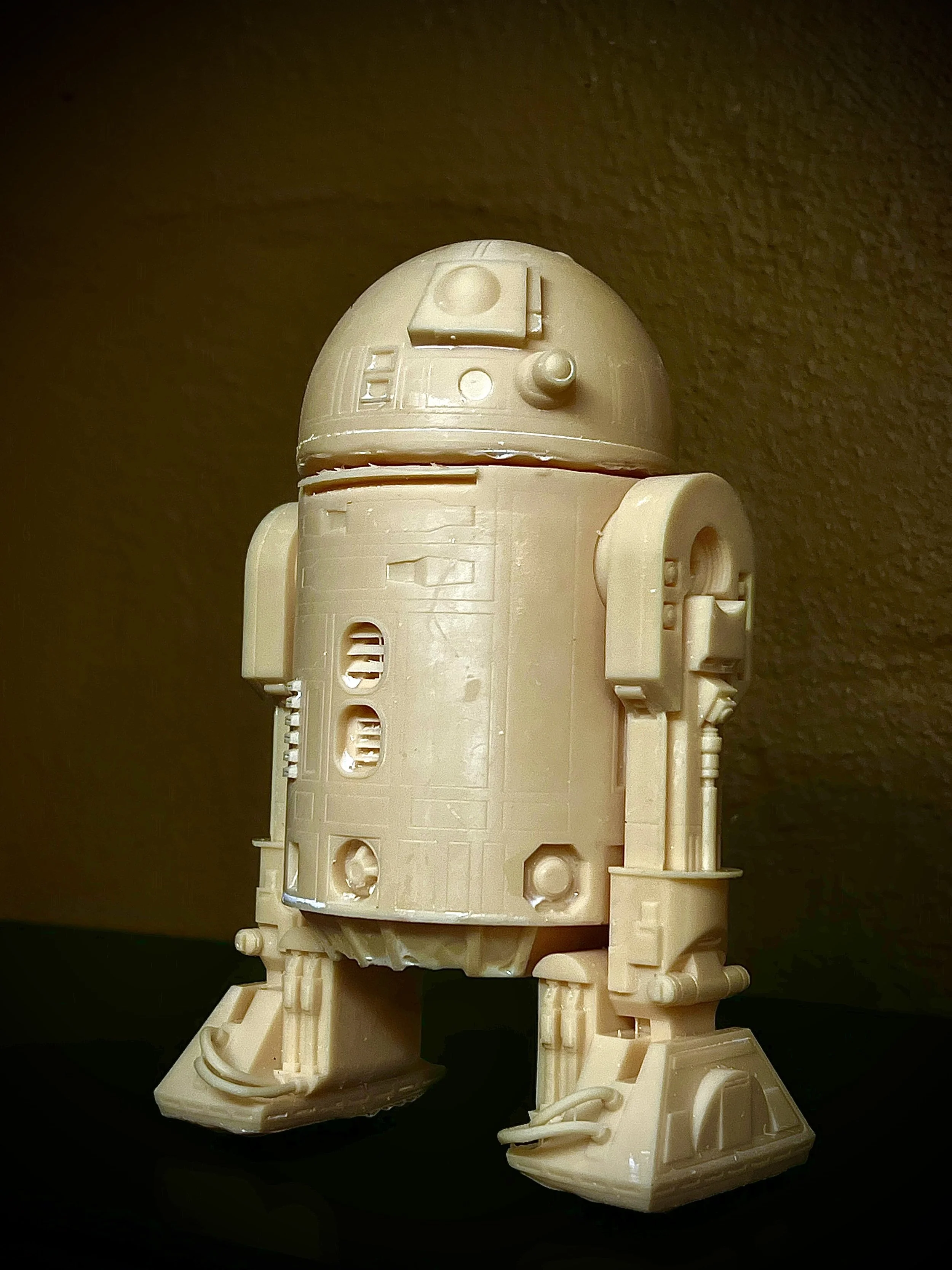 1/6th scale figure of R2D2 from Star Wars, Printed, assembled and painted by me. (here raw off the resin printer)