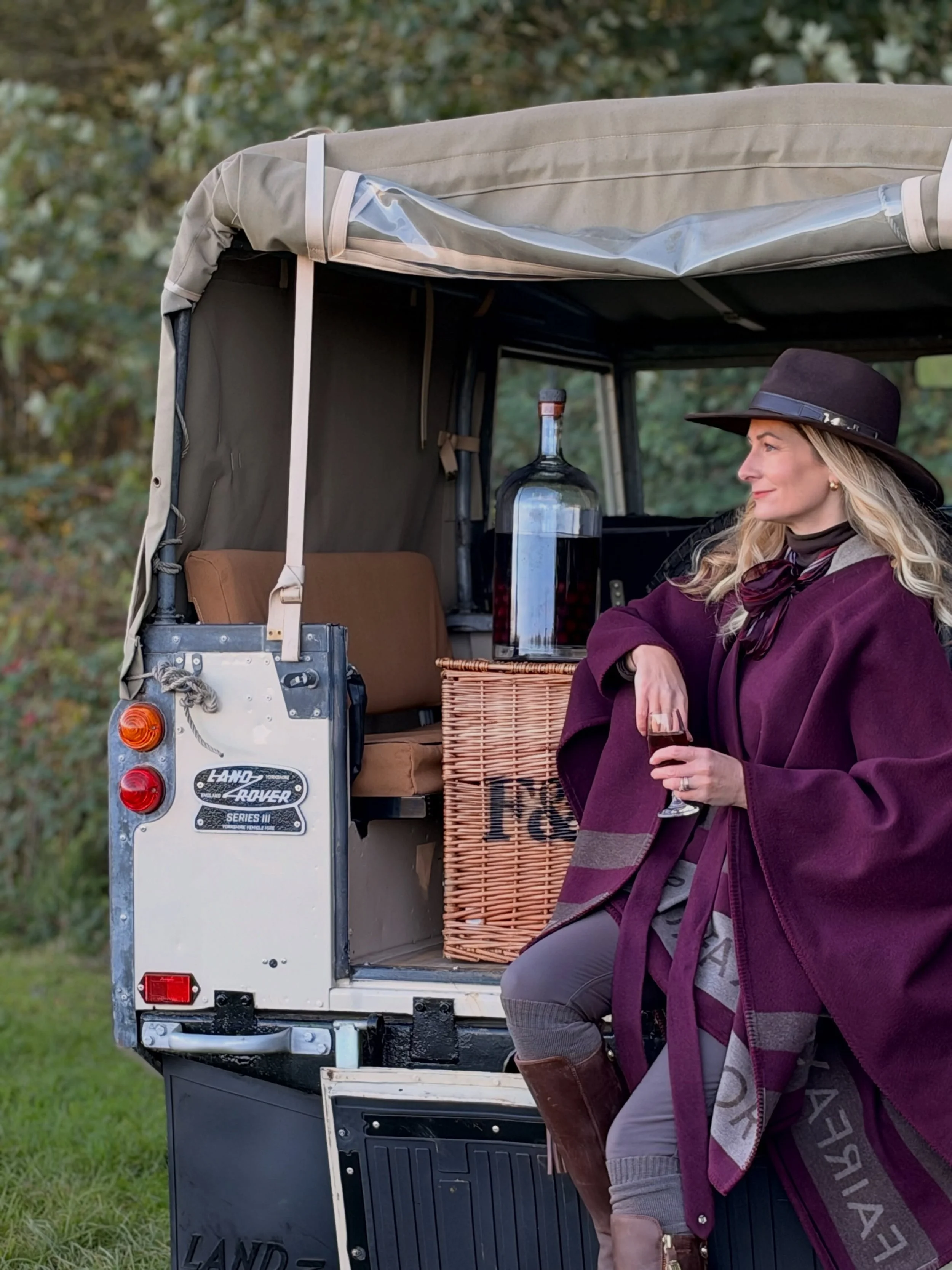 Country house glamour, autumn colours and a classic Land Rover. 

This time, we&rsquo;re sharing a closer look at @francesinthecountry and her gorgeous field outfit, perfectly at home amongst the autumn colours of Bisbrooke Hall.

It&rsquo;s shoots l