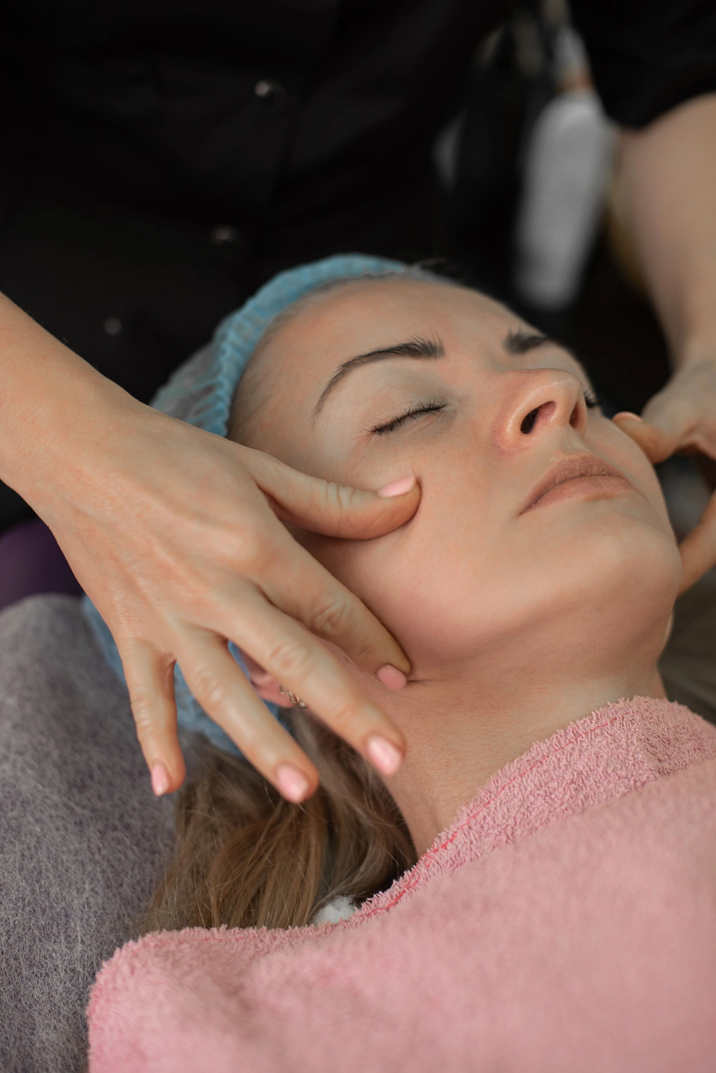 Facial lymphatic drainage treatment on the face and neck
