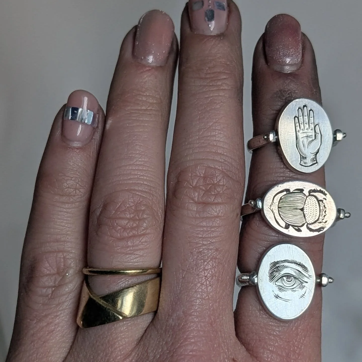 Symbol flip rings, more coming this week. Hand engraved, hand fabricated. 

#engraving #jewelry #signetring #showmeyourrings #slowfashion