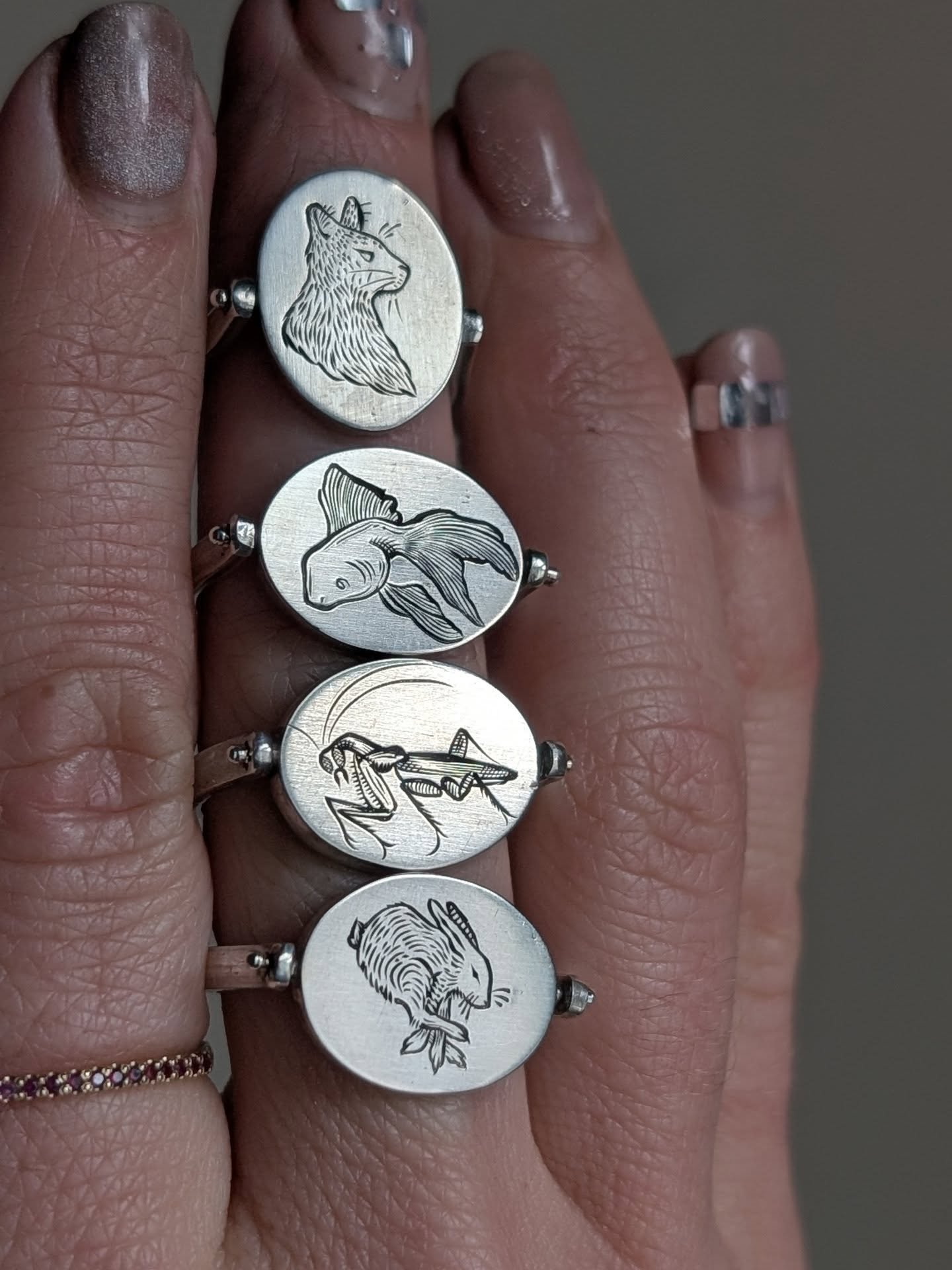 Symbol flip rings, hand engraved. Website update in the next couple weeks, DM with inquiries. 

#handengraving #ring #jewelry #handmade #slowfashion