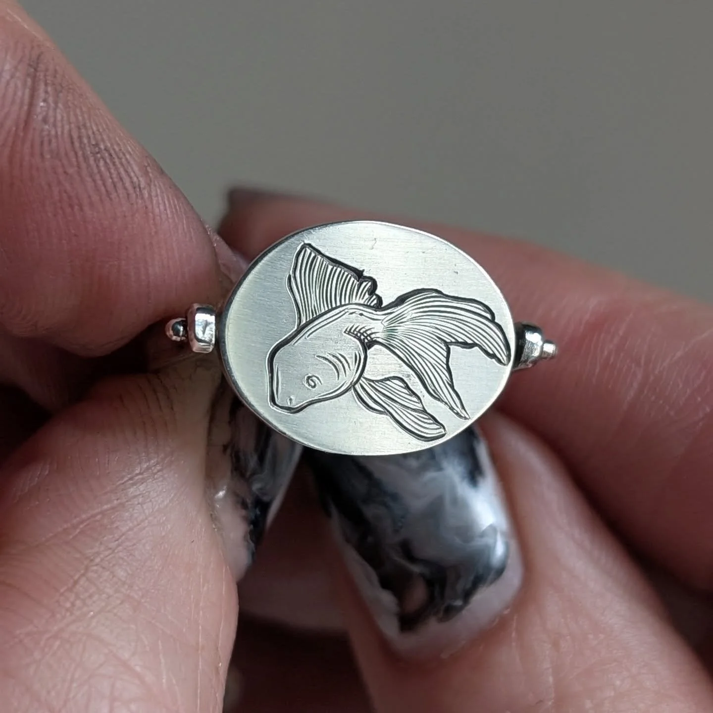 Two sides of the same ring. Hand engraved, hand fabricated. Website update in a couple weeks, DM with inquiries for now 

#handengraved #engraving #jewelry #handmade #jotd