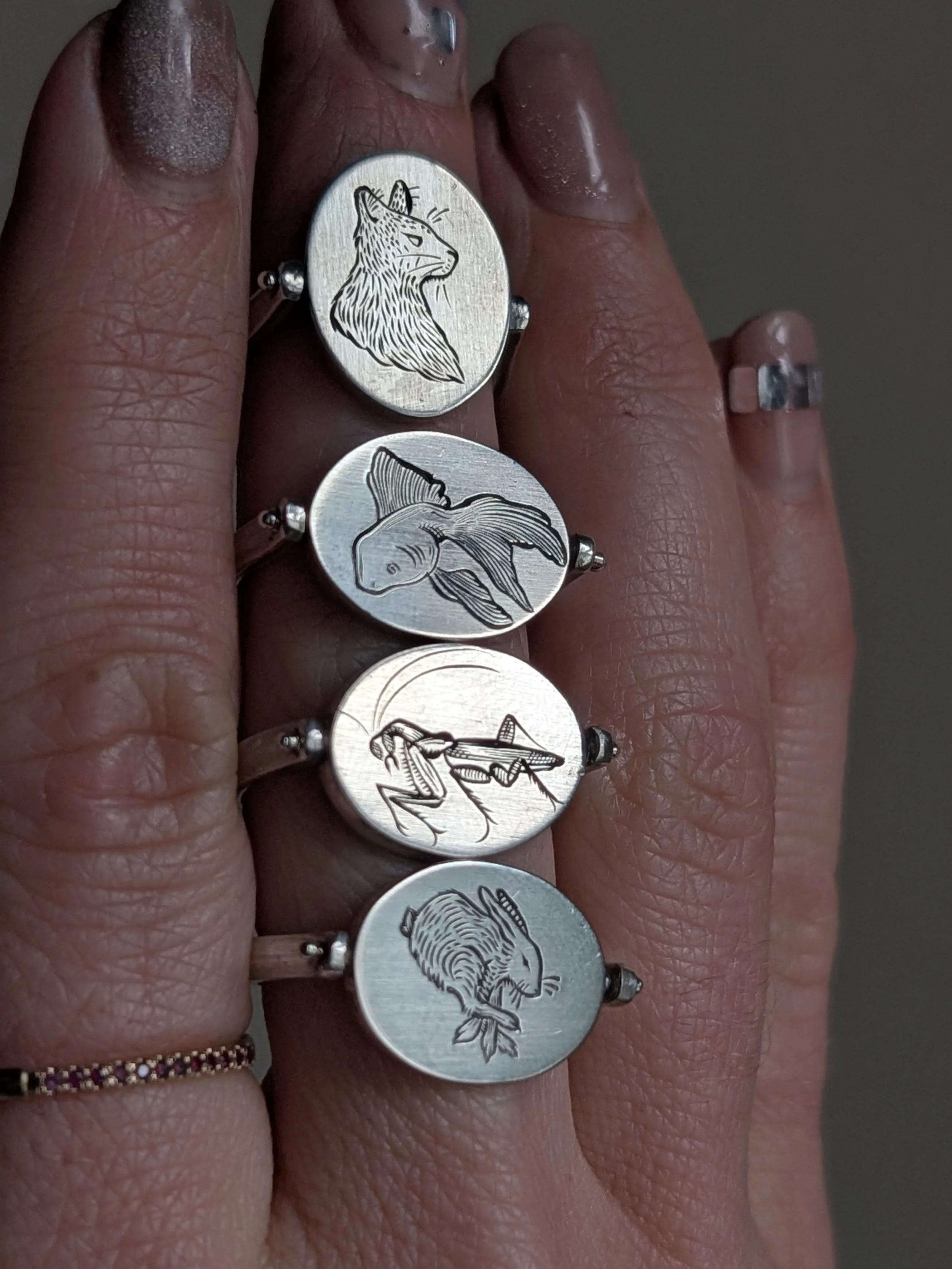 WIN A SYMBOL FLIP RING! RAFFLE FOR NOHA IN GAZA AND HER FAMILY OF 7! RAFFLE DETAILS:

&bull;$5/ENTRY $20/5 ENTRIES $50/20 ENTRIES
&bull;DONATE DIRECTLY -LINK IN BIO- SEND ME A SCREENSHOT OR---
&bull;DONATE TO MY VENMO @ Laine-Nichols
&bull;DRAWING WI