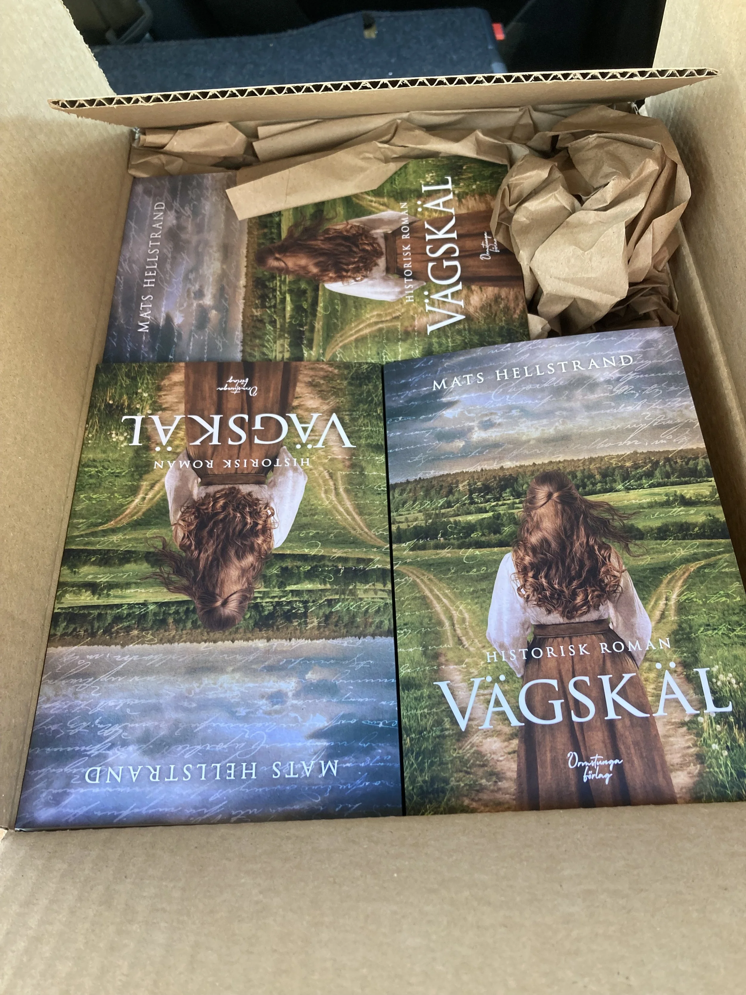 En kartong räddar mina naglar