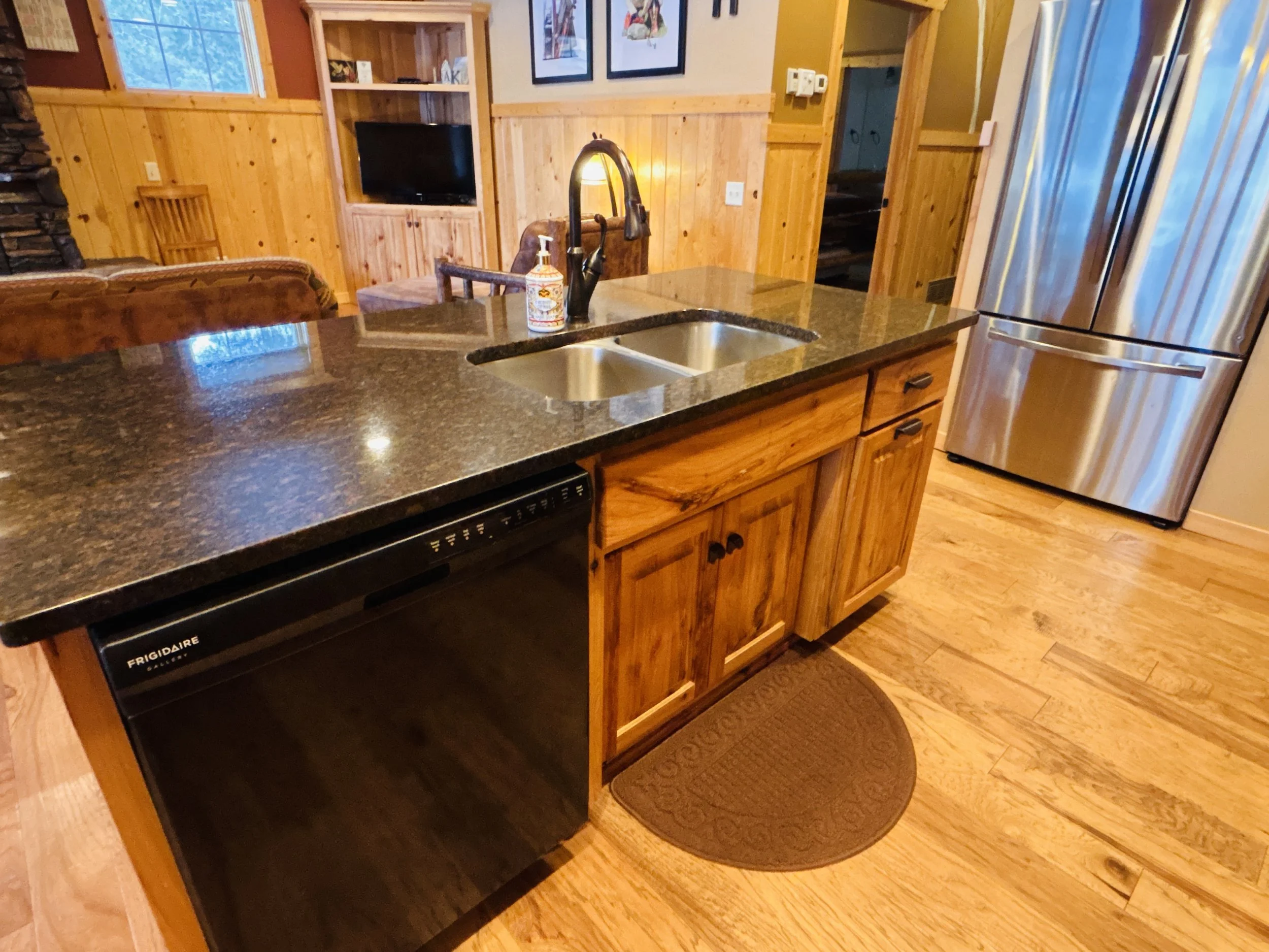 Kitchen Island / Dishwasher