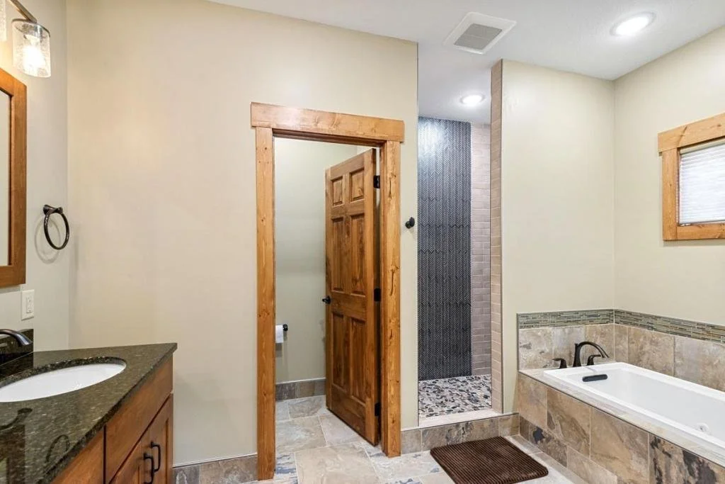 Main Floor King Master Bedroom - Jacuzzi Tub and Walk-In Shower