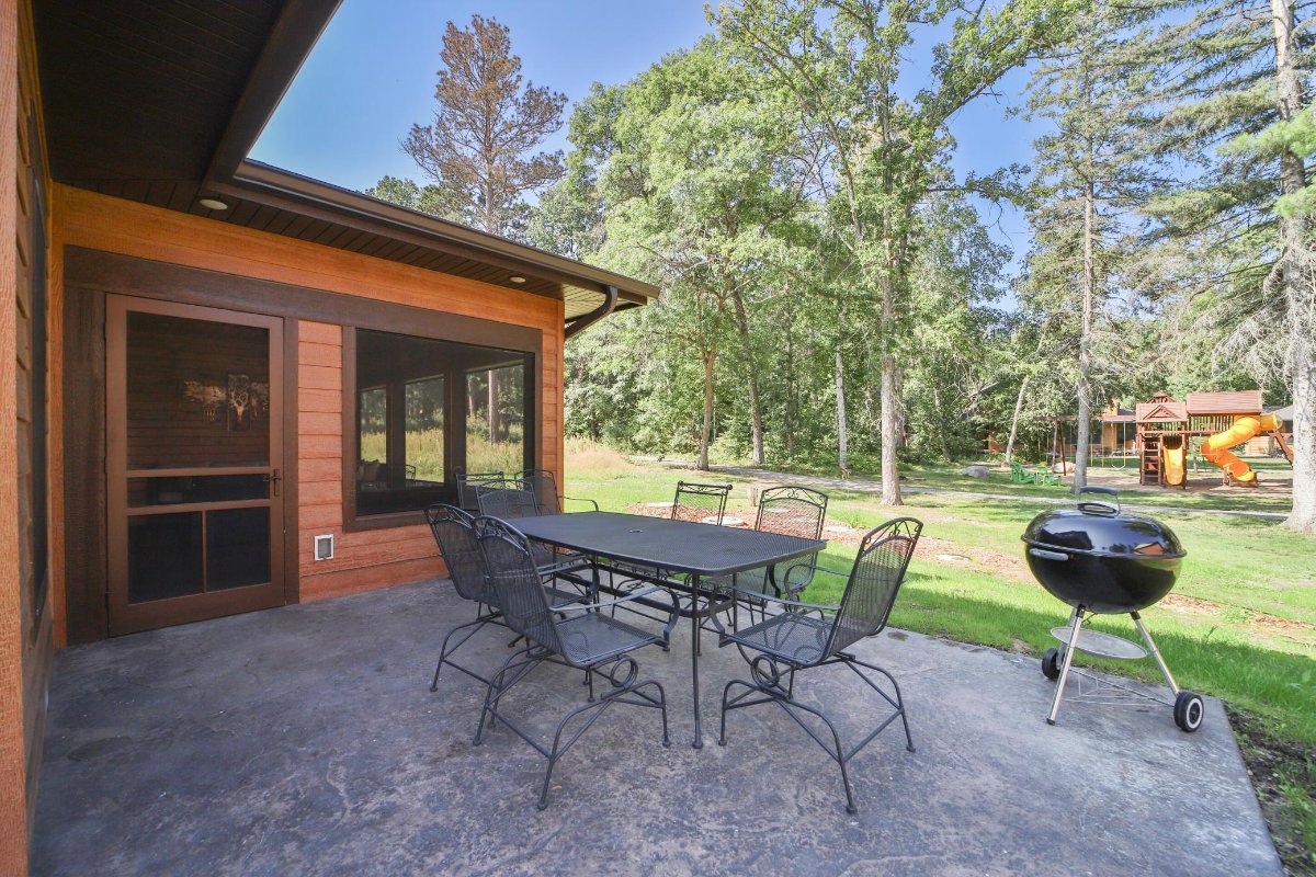 Back Patio / Charcoal Grill