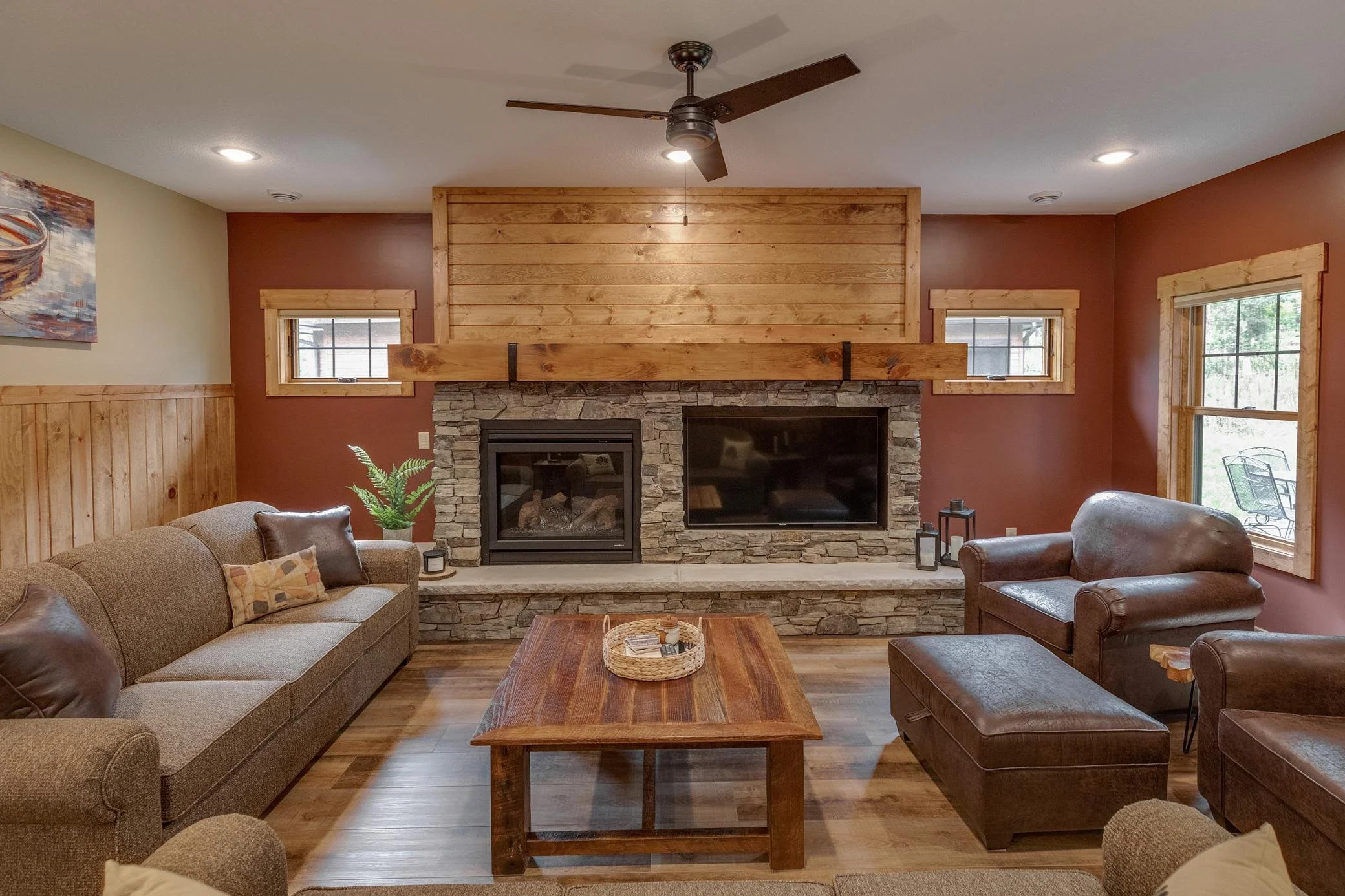 Living Room / Gas Fireplace