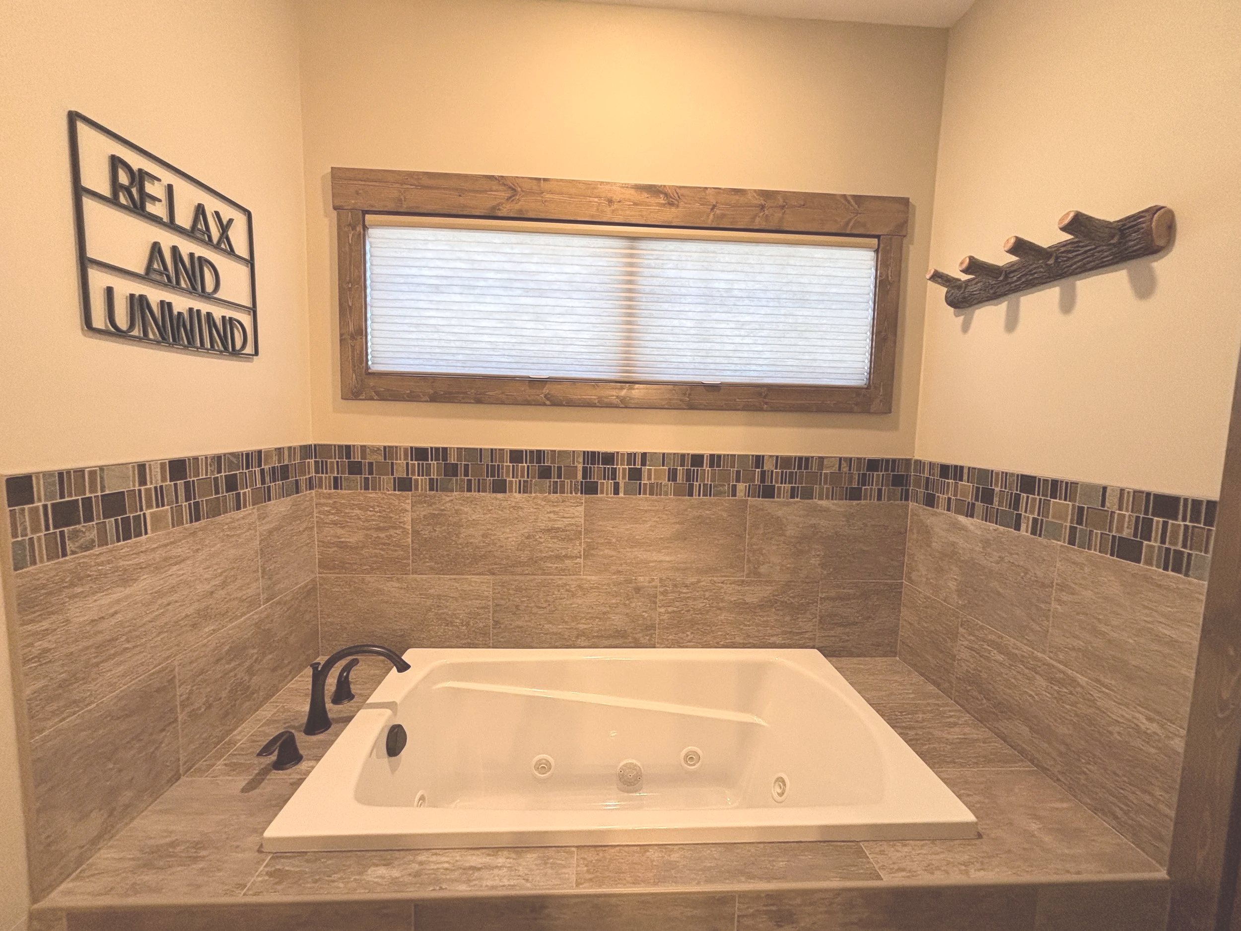 BEDROOM 1 - Main Floor King Master Suite Bathroom / Jacuzzi