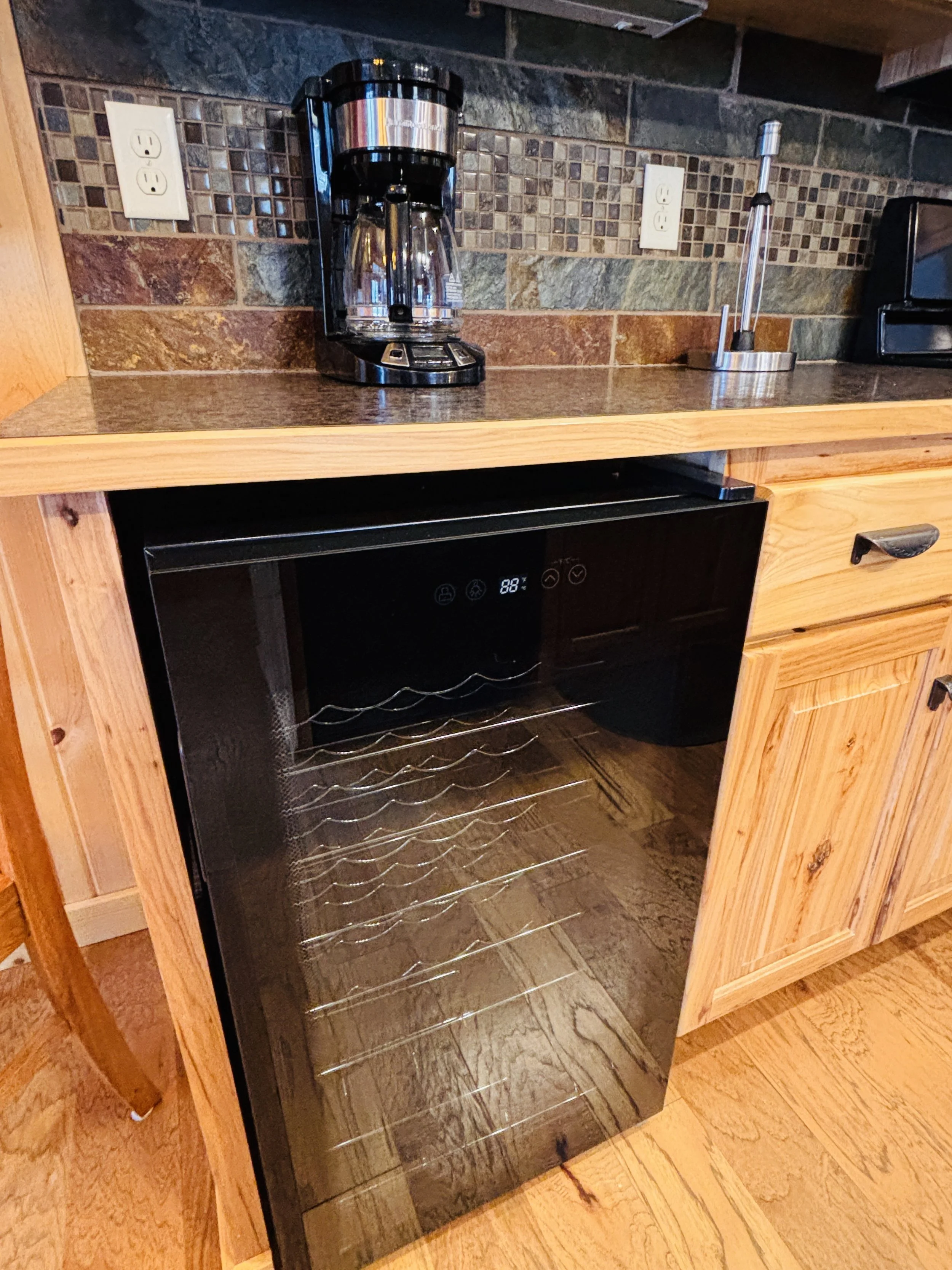 Kitchen / Wine Cooler