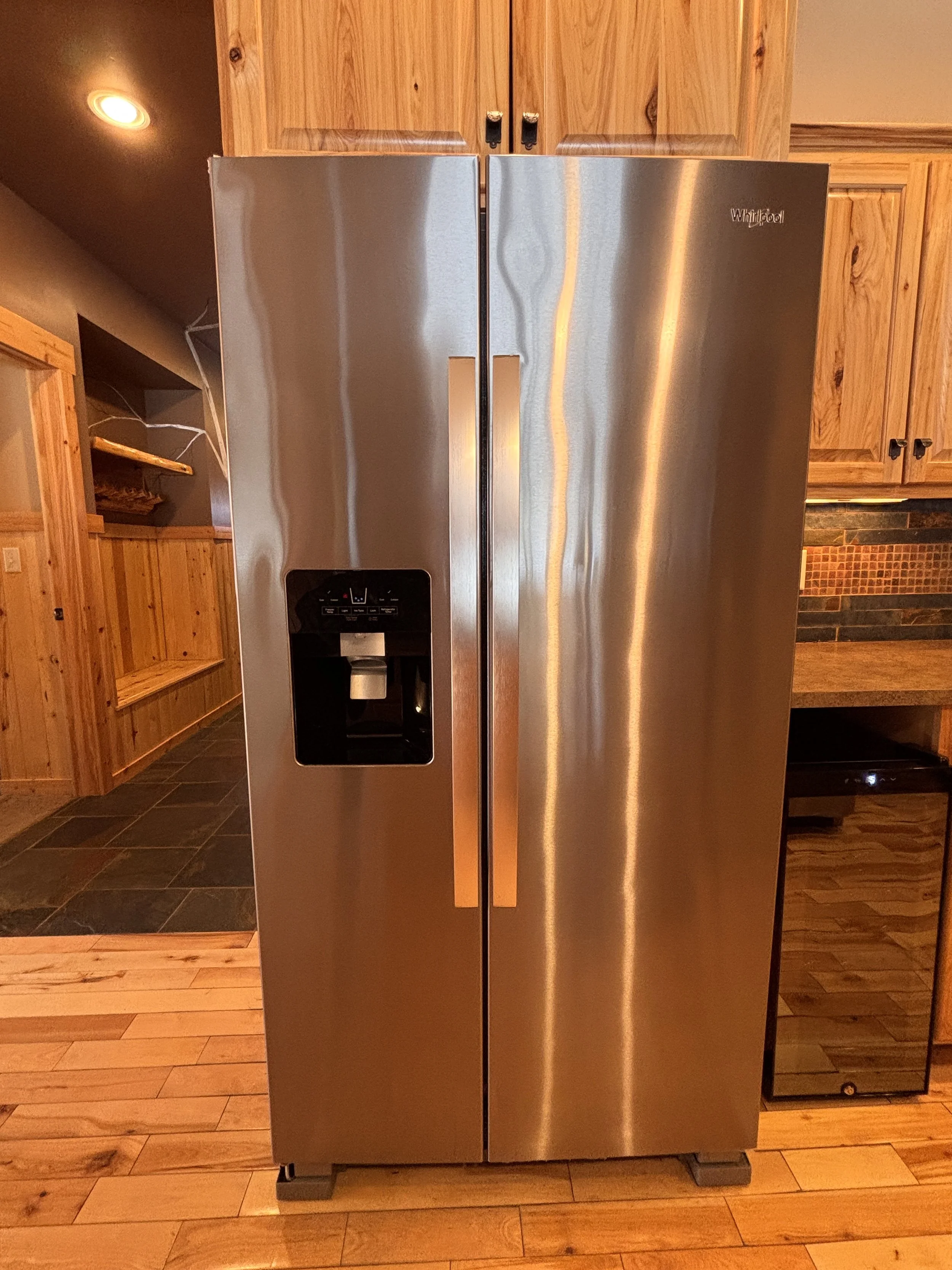 Kitchen / Refrigerator