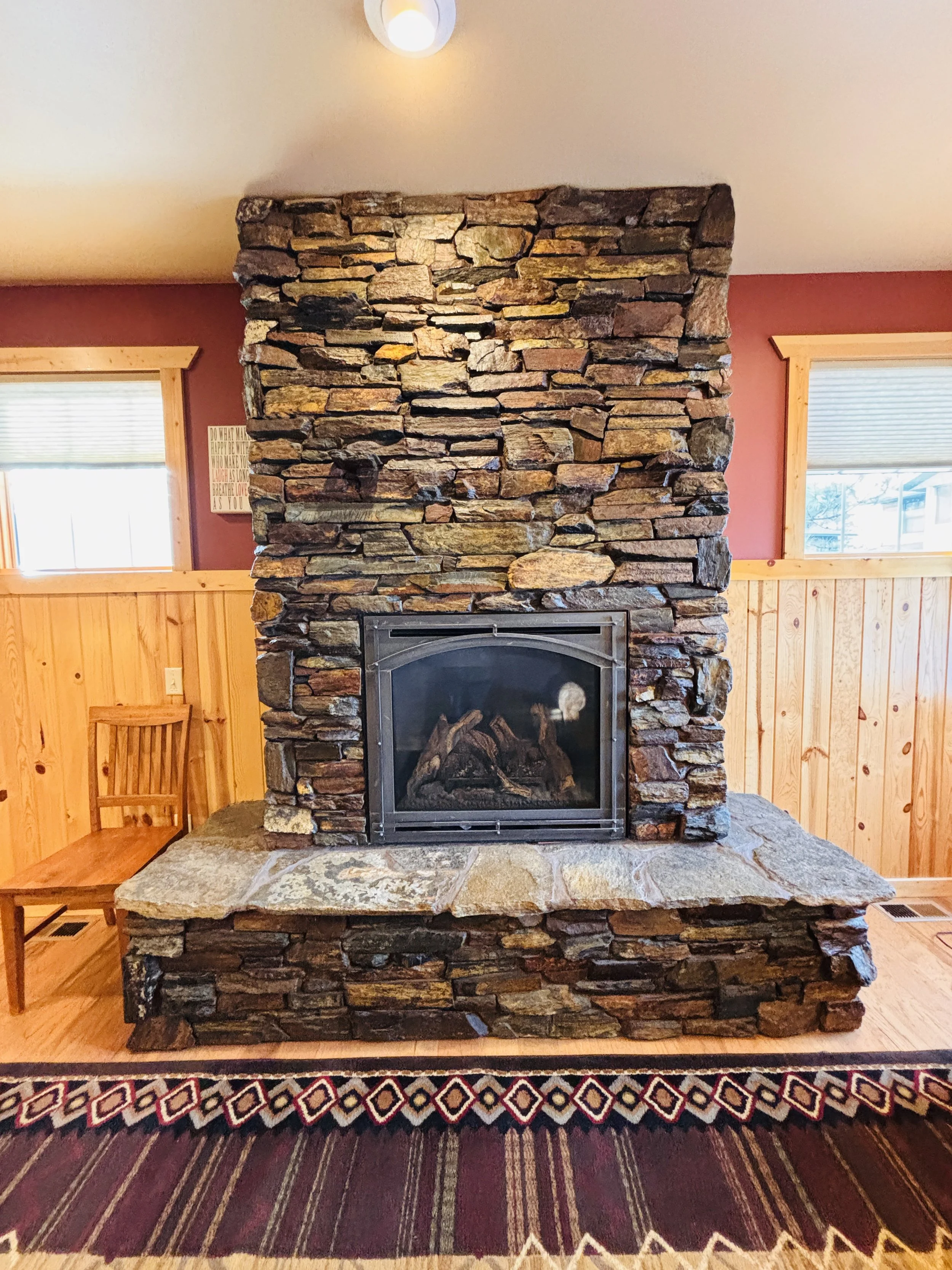 Living Room / Gas Fireplace