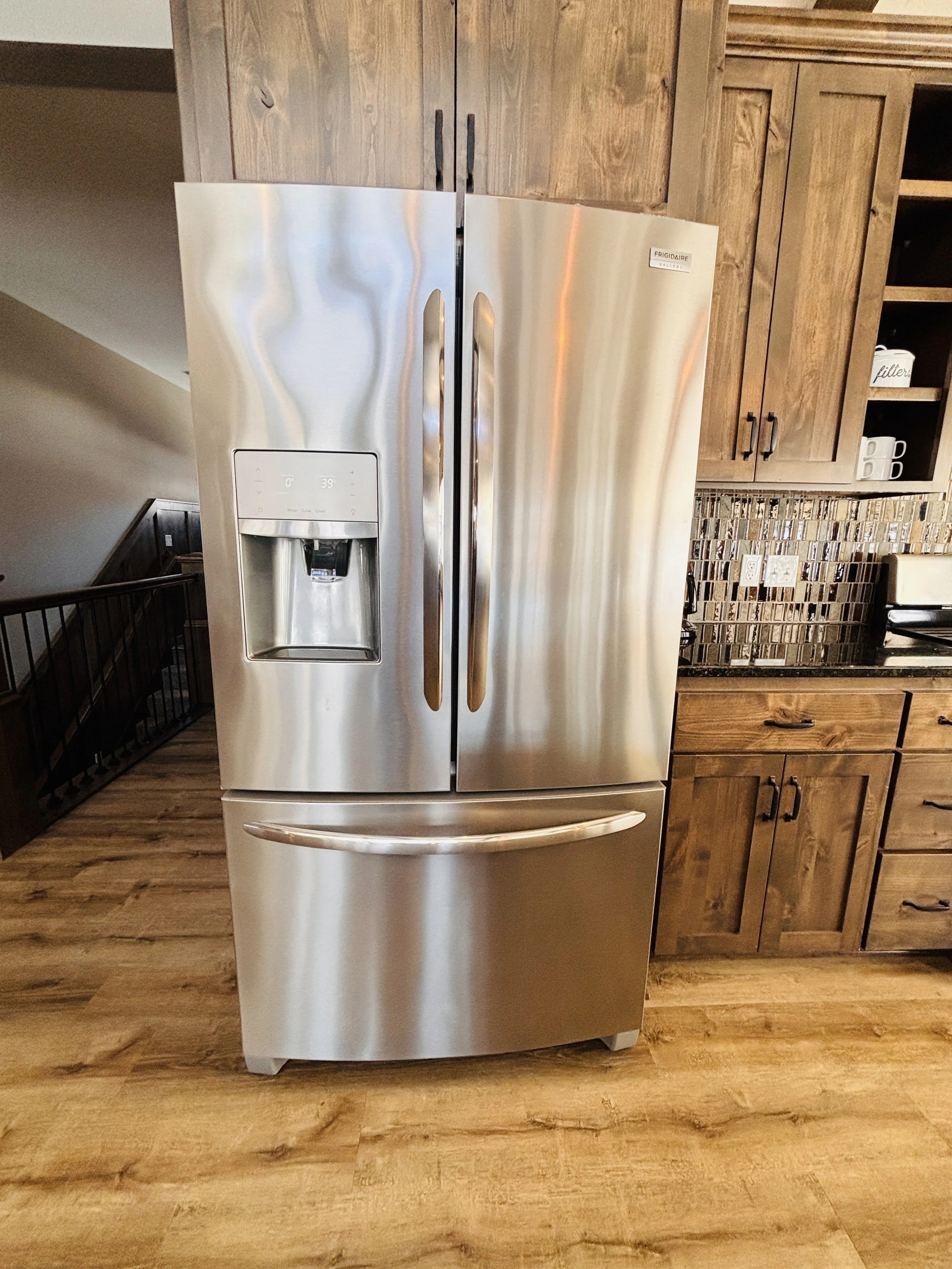 Kitchen / Refrigerator