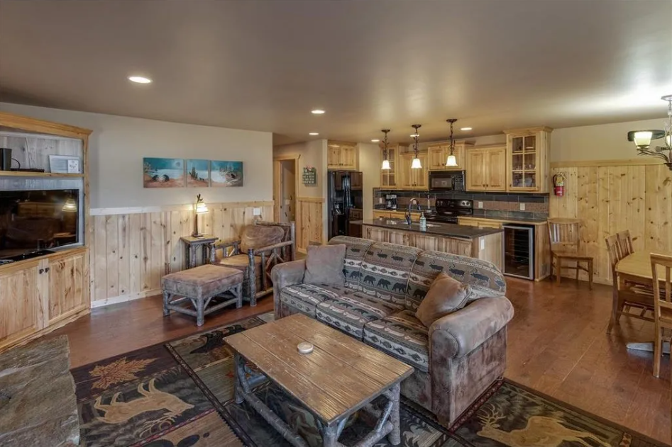 Living Room / Kitchen