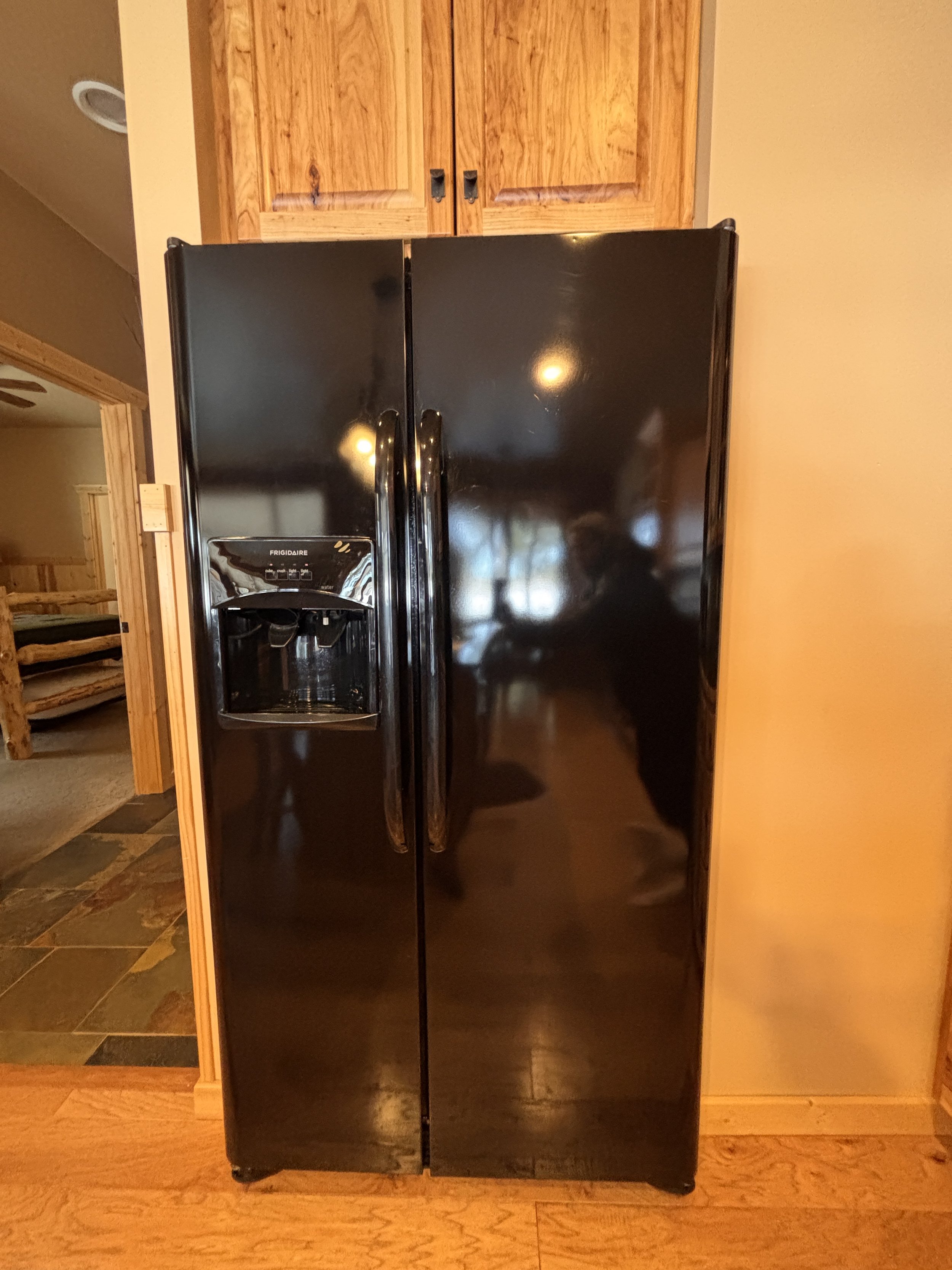 Kitchen / Refrigerator