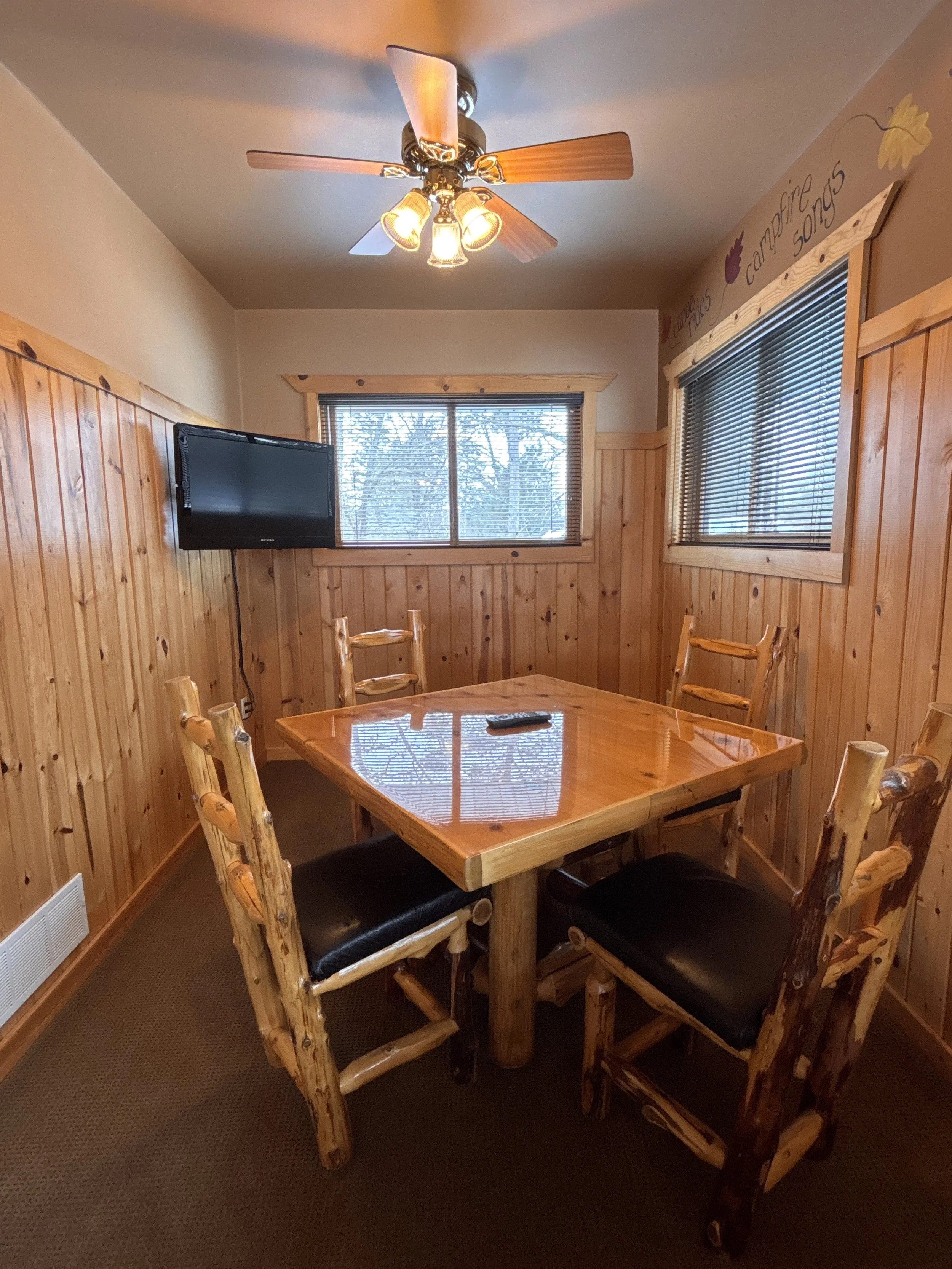 BEDROOM 4 - Third Floor: Loft Bedroom with 2 Twin Beds and 2 Twin Trundle Beds / Table / TV
