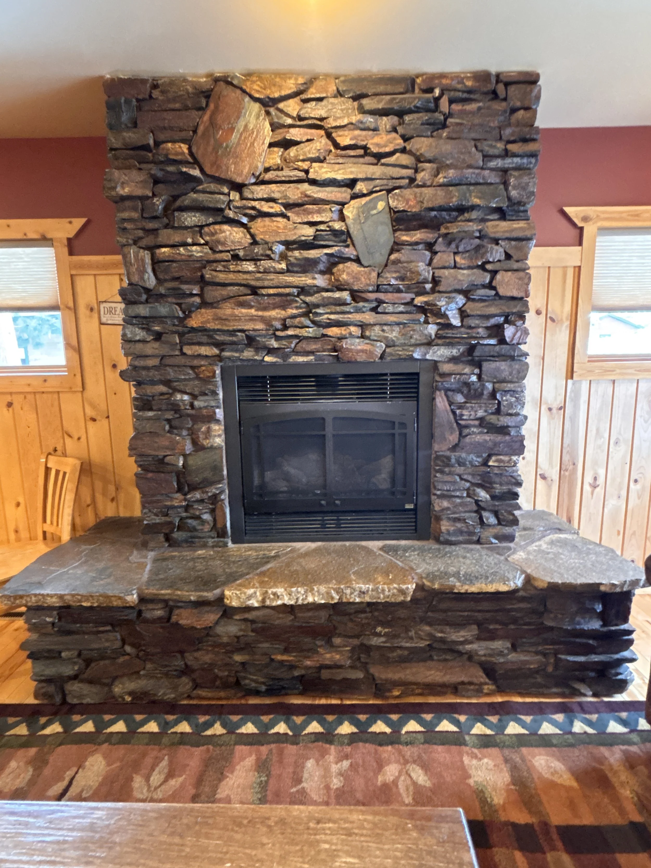 Living Room / Gas Fireplace