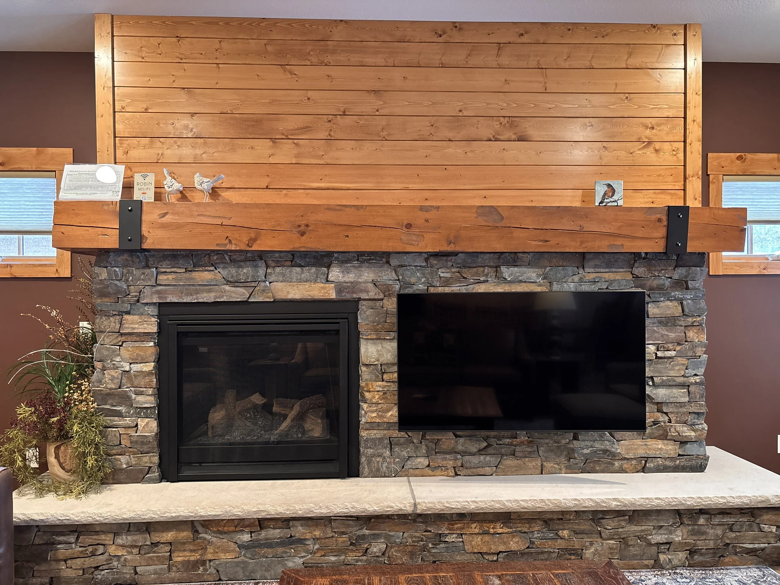 Main Floor Living Room / Gas Fireplace / Flat-Screen TV