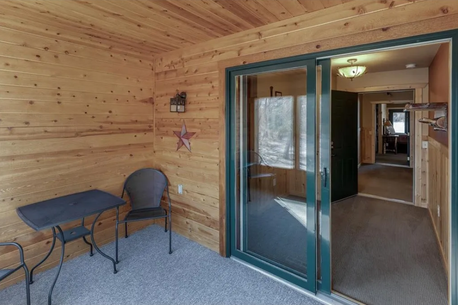 Second Floor Screened Porch - Roadside
