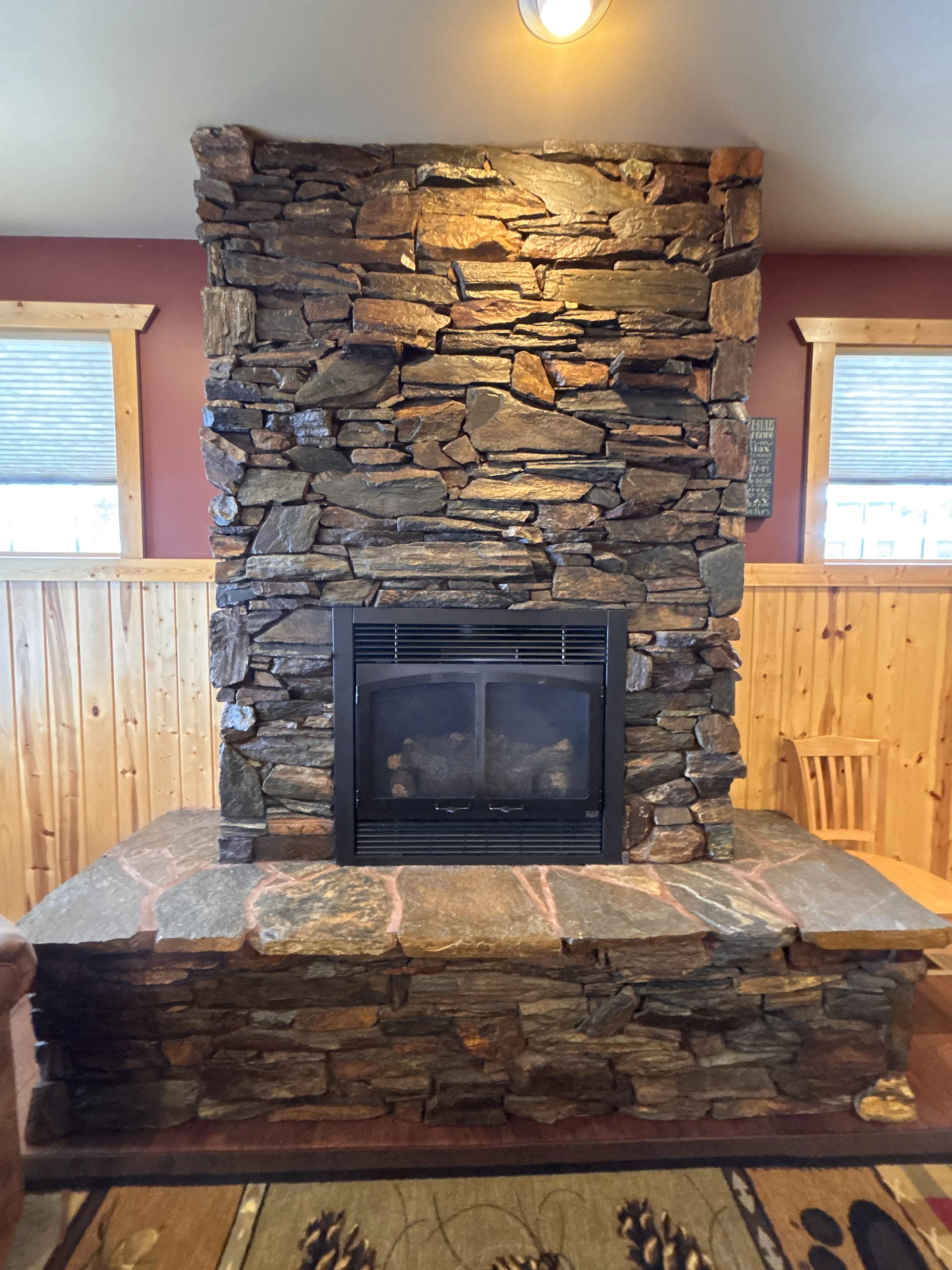 Living Room / Gas Fireplace