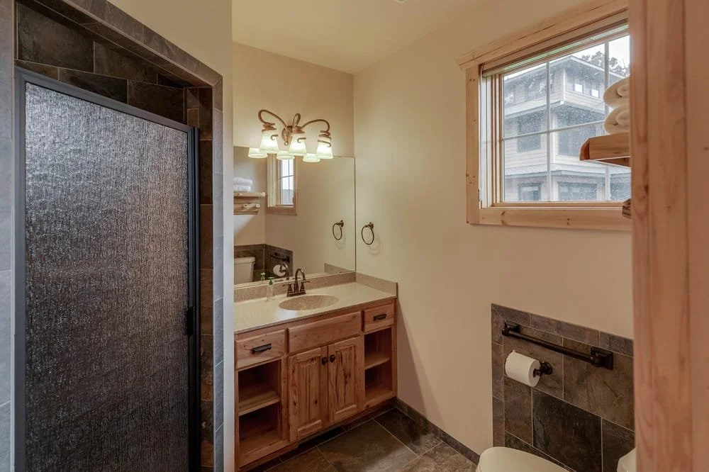 Main Floor Queen Suite Bathroom