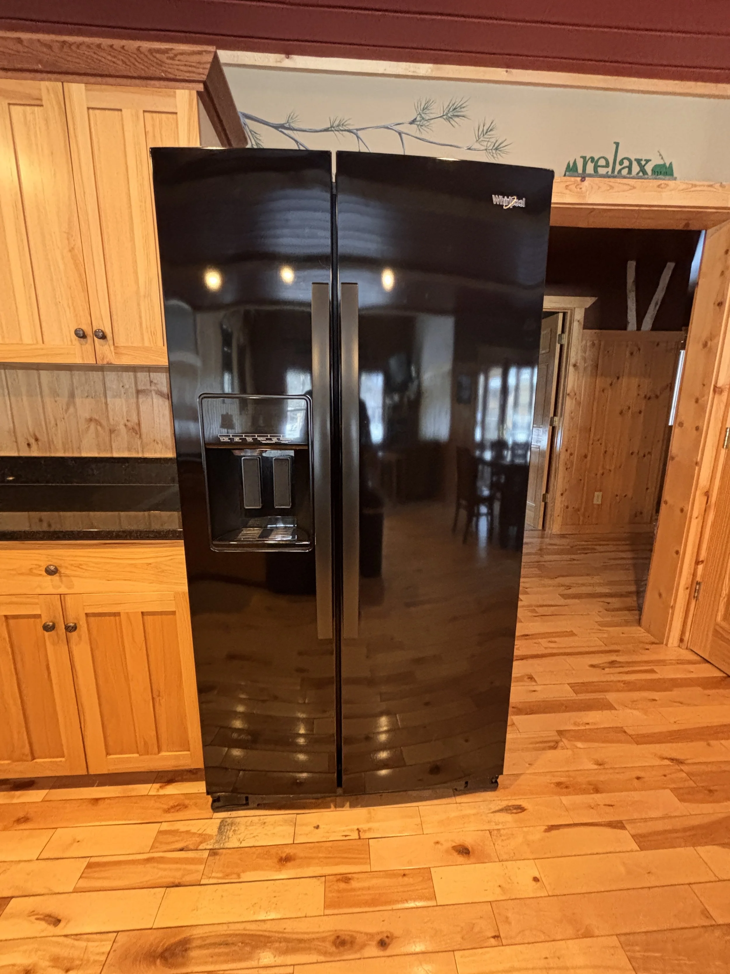 Kitchen / Refrigerator