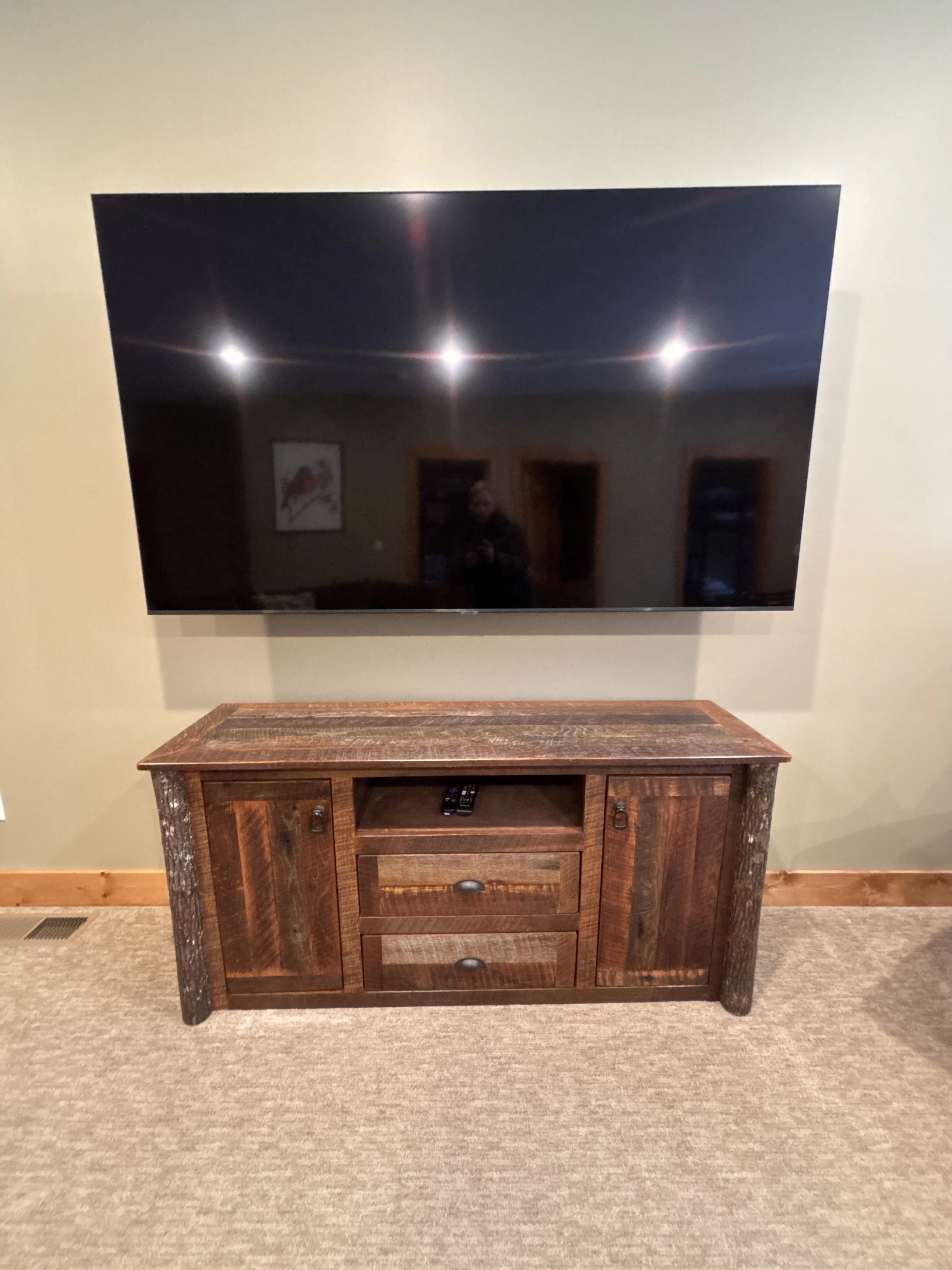 Second Floor Living Room / Flat-Screen TV