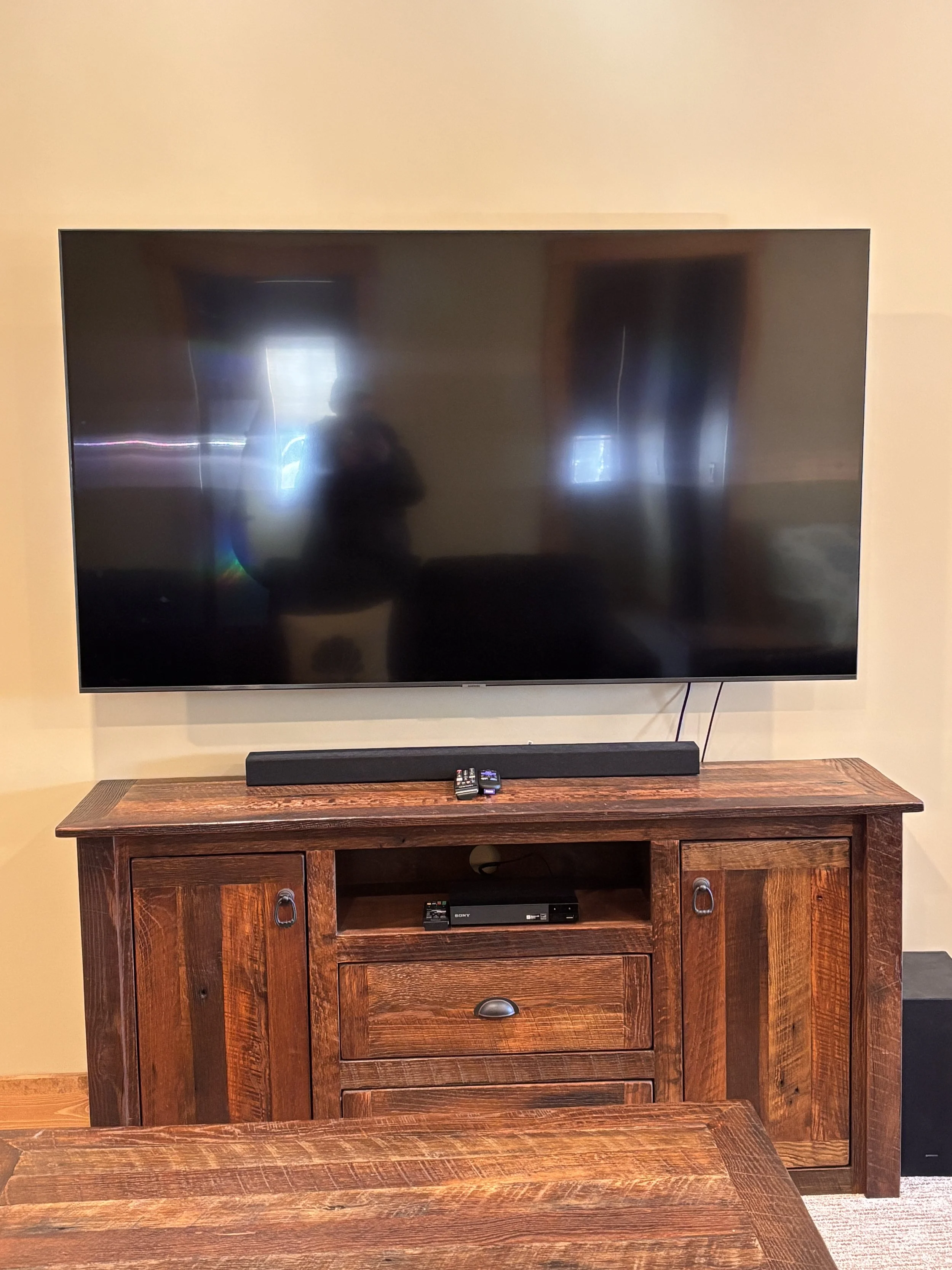 Second Floor Living Room: Flat-Screen TV / Sound Bar