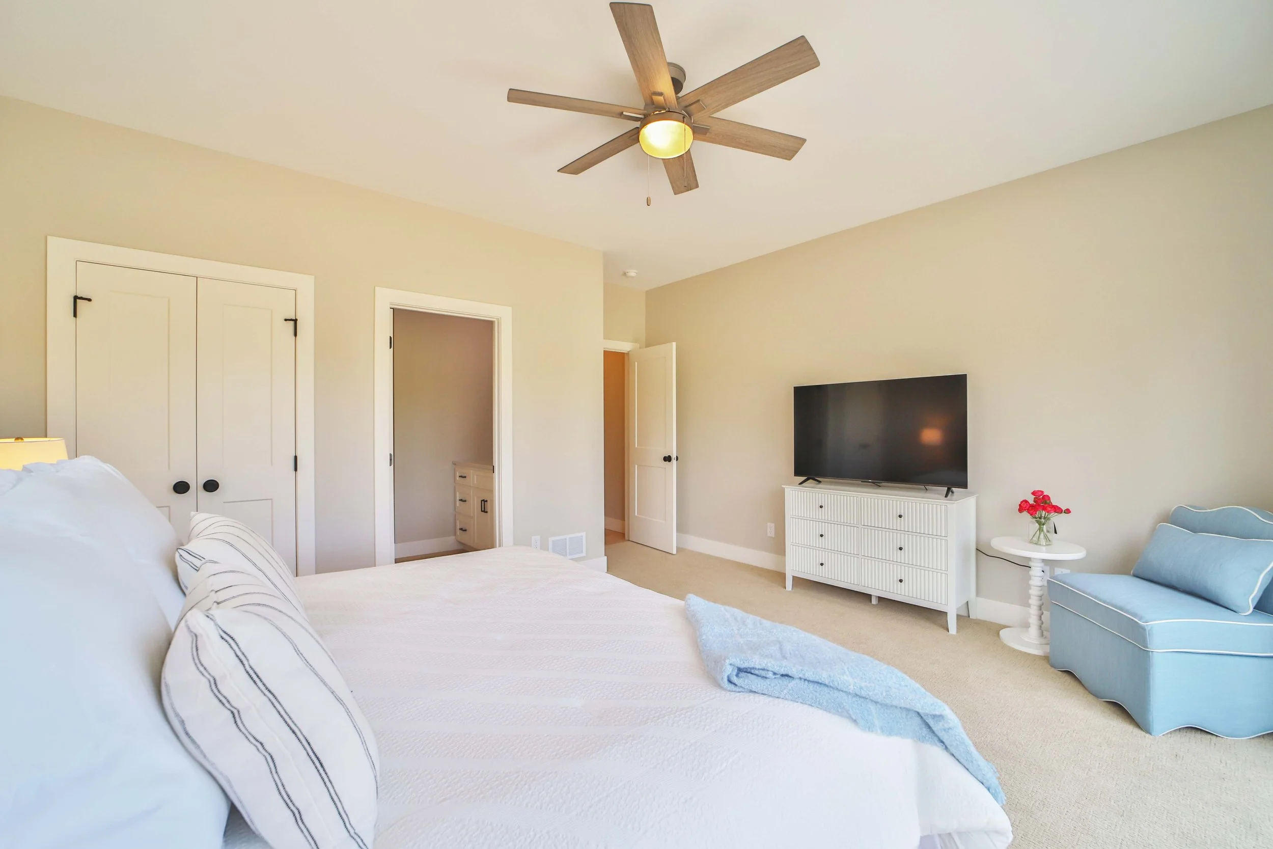 First Floor King Bedroom