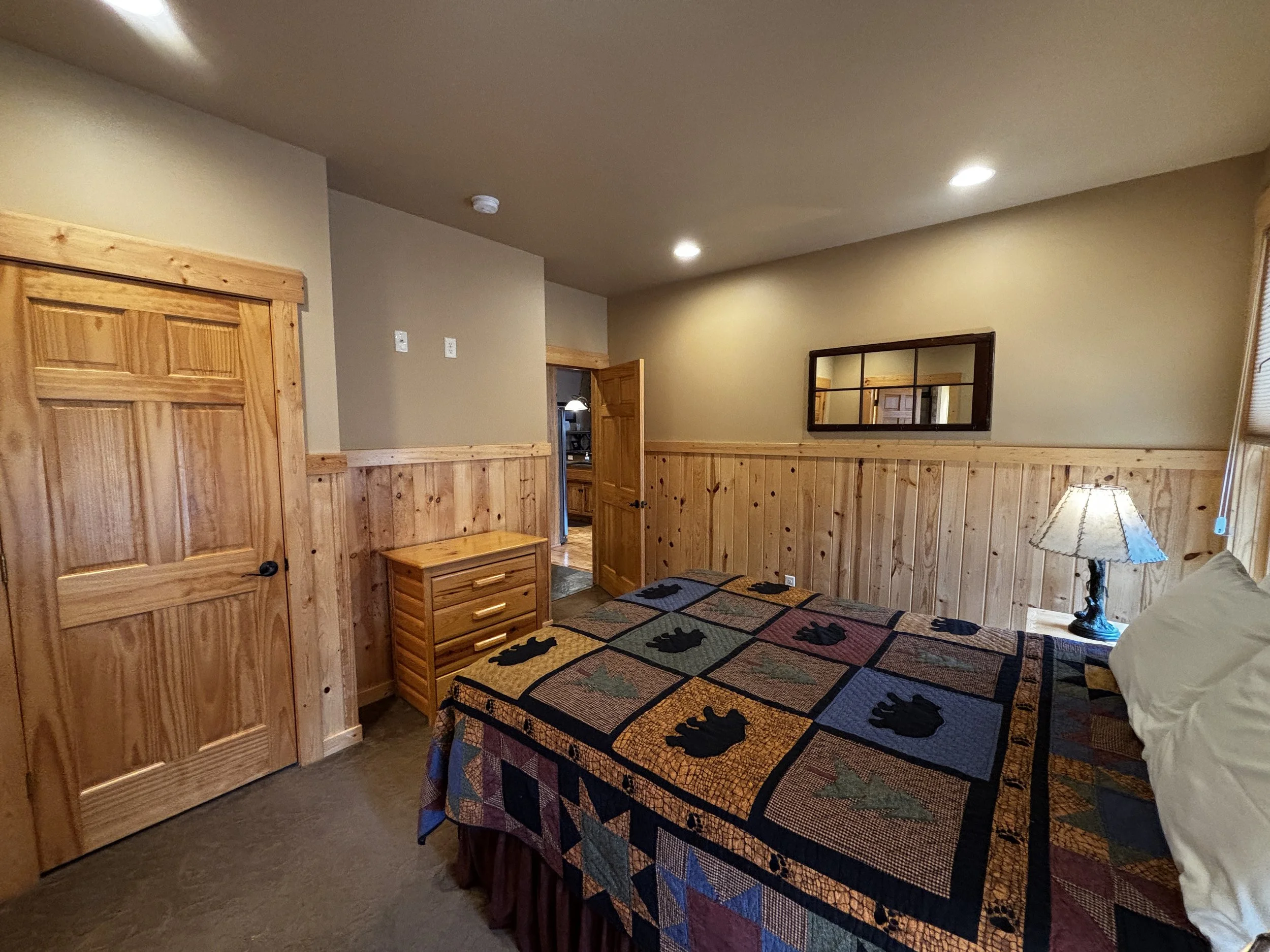 Main Floor - Bedroom 1: Queen Suite