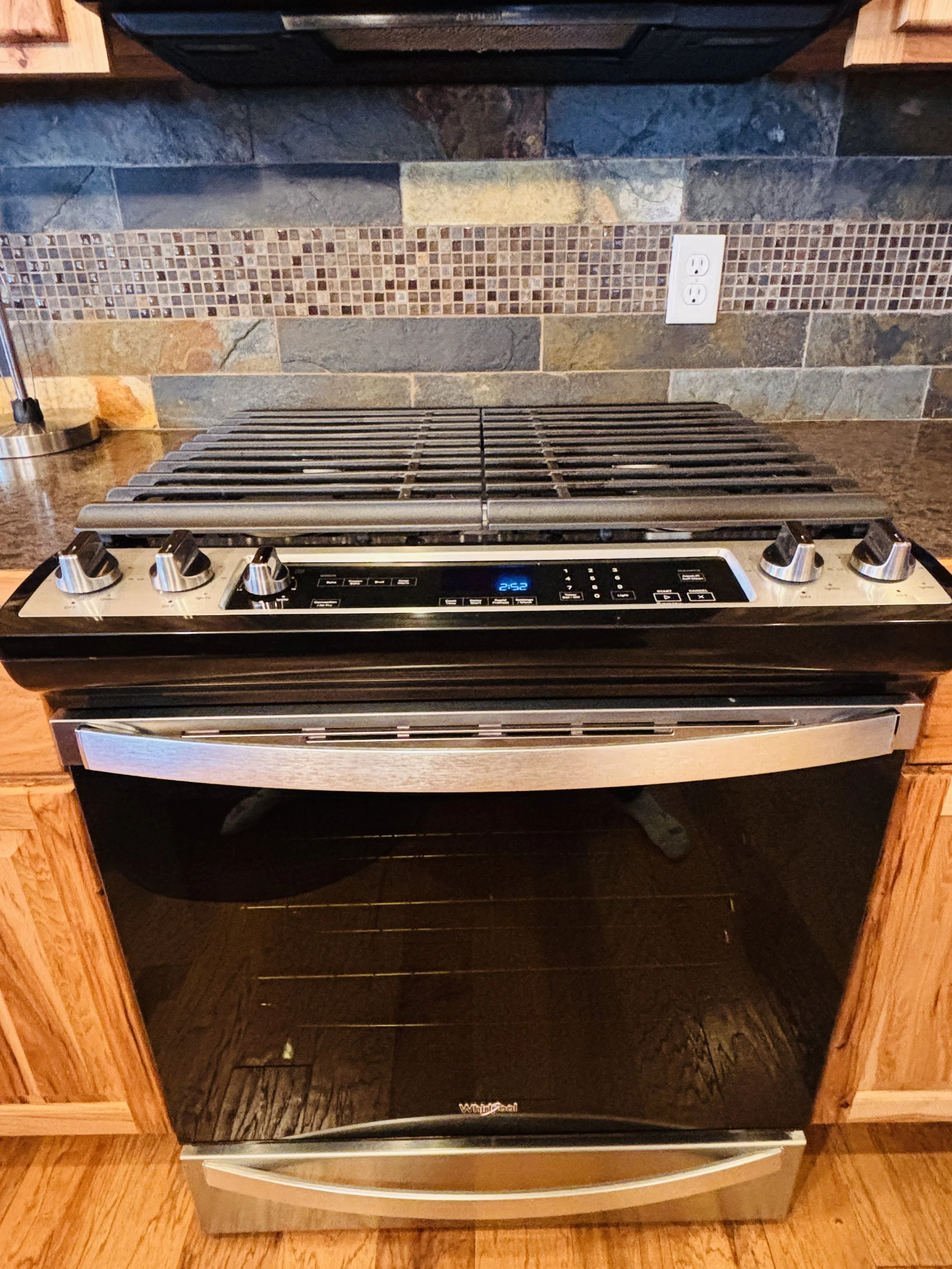 Kitchen / Gas Range