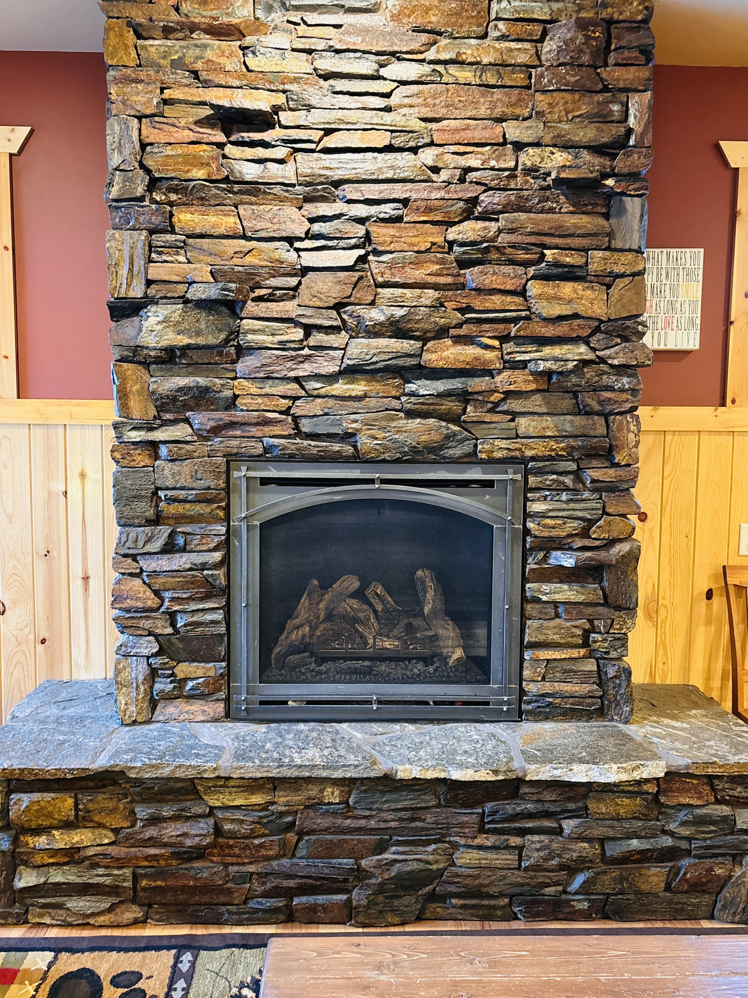 Living Room / Gas Fireplace