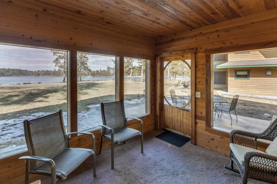 Main Floor: Screened Porch