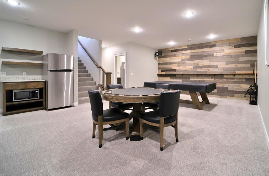 Basement Living Room / Poker Table / Pool Table 