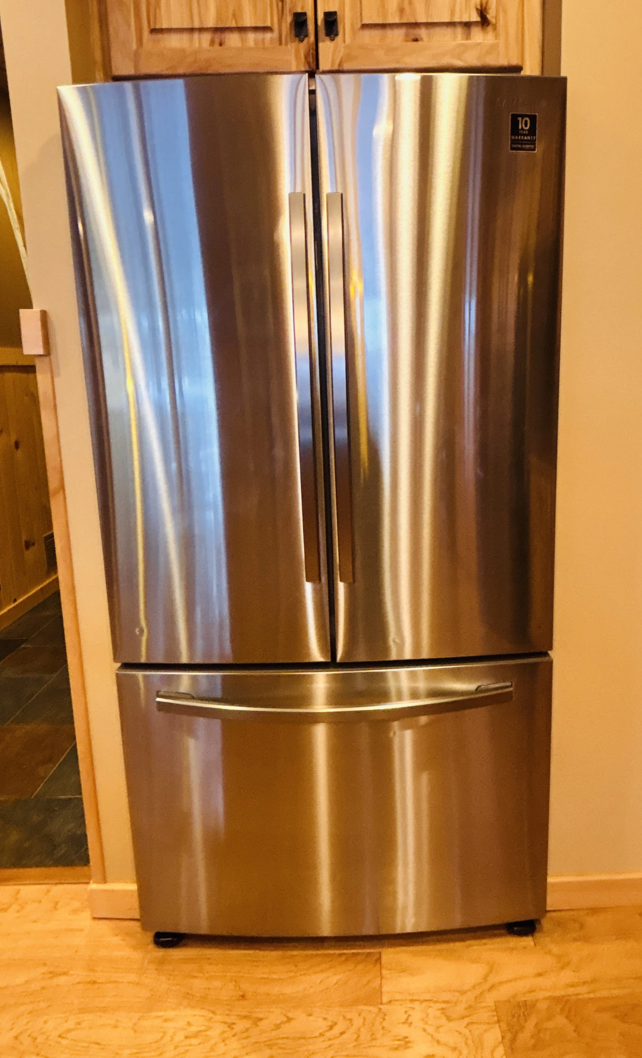 Kitchen / Refrigerator