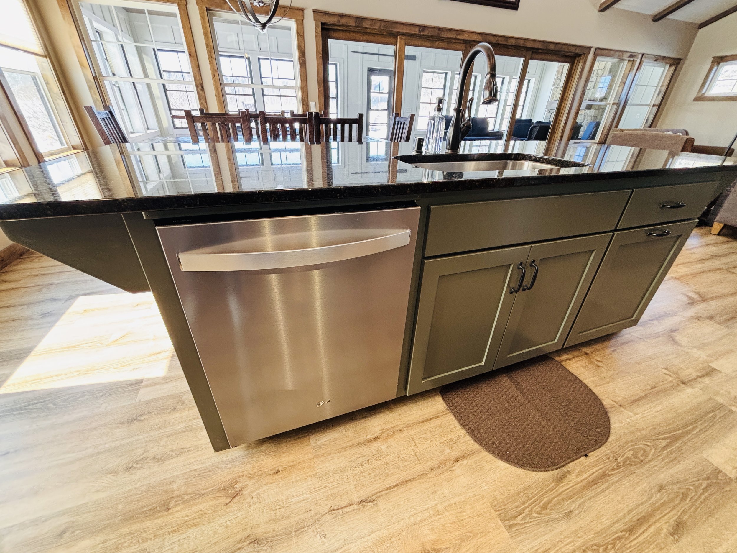 Kitchen Island / Dishwasher
