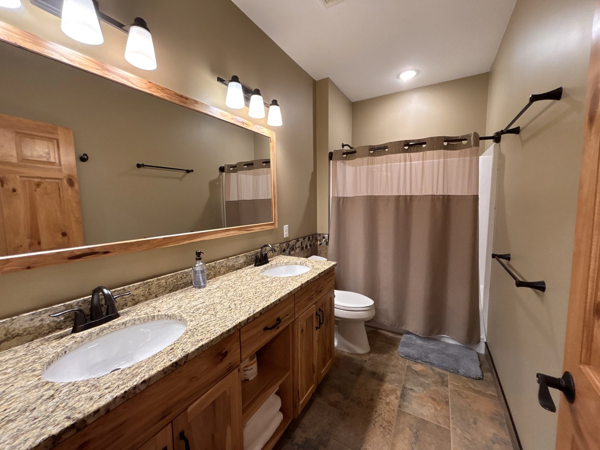 Second Floor - Bathroom (Shared between the 2 bunkrooms) / Shower-Tub Combo