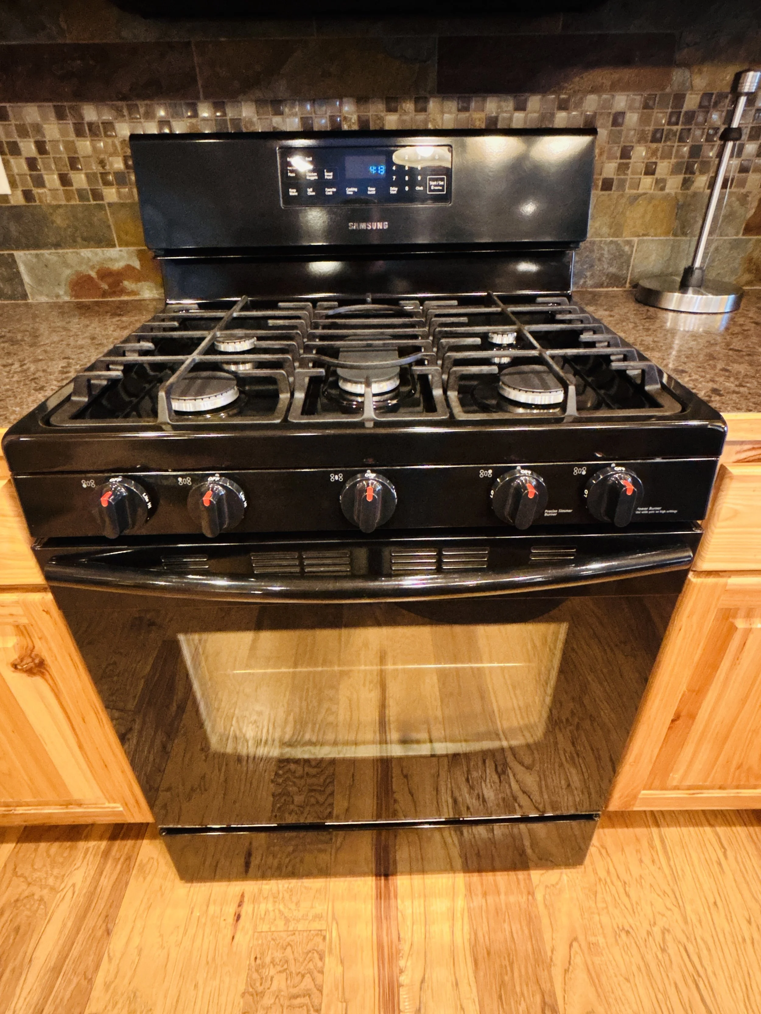 Kitchen / Gas Range