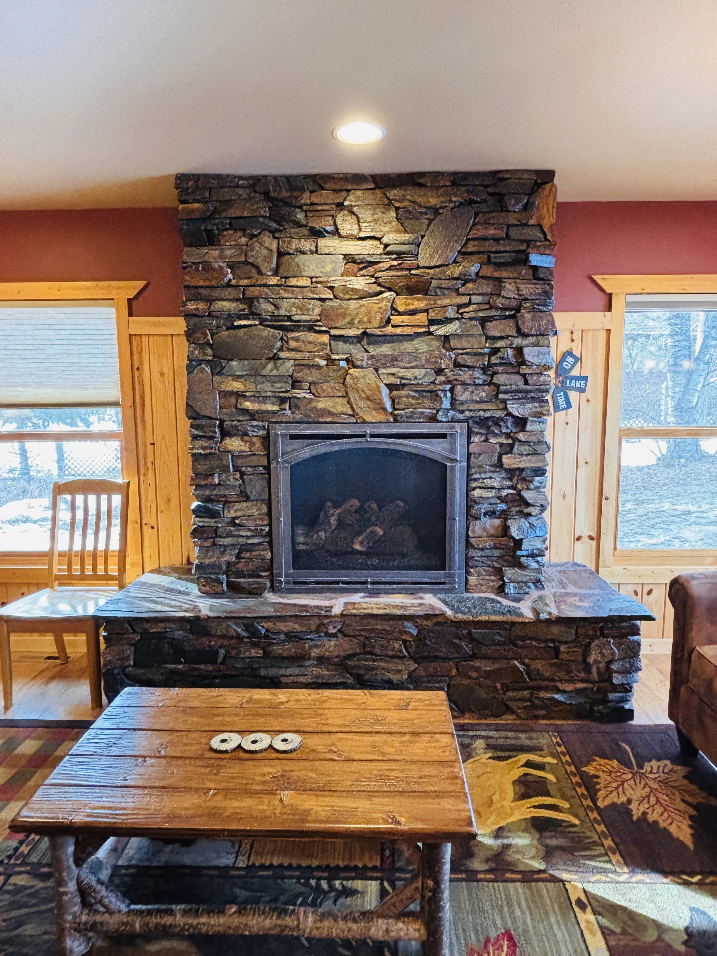 Living Room / Gas Fireplace