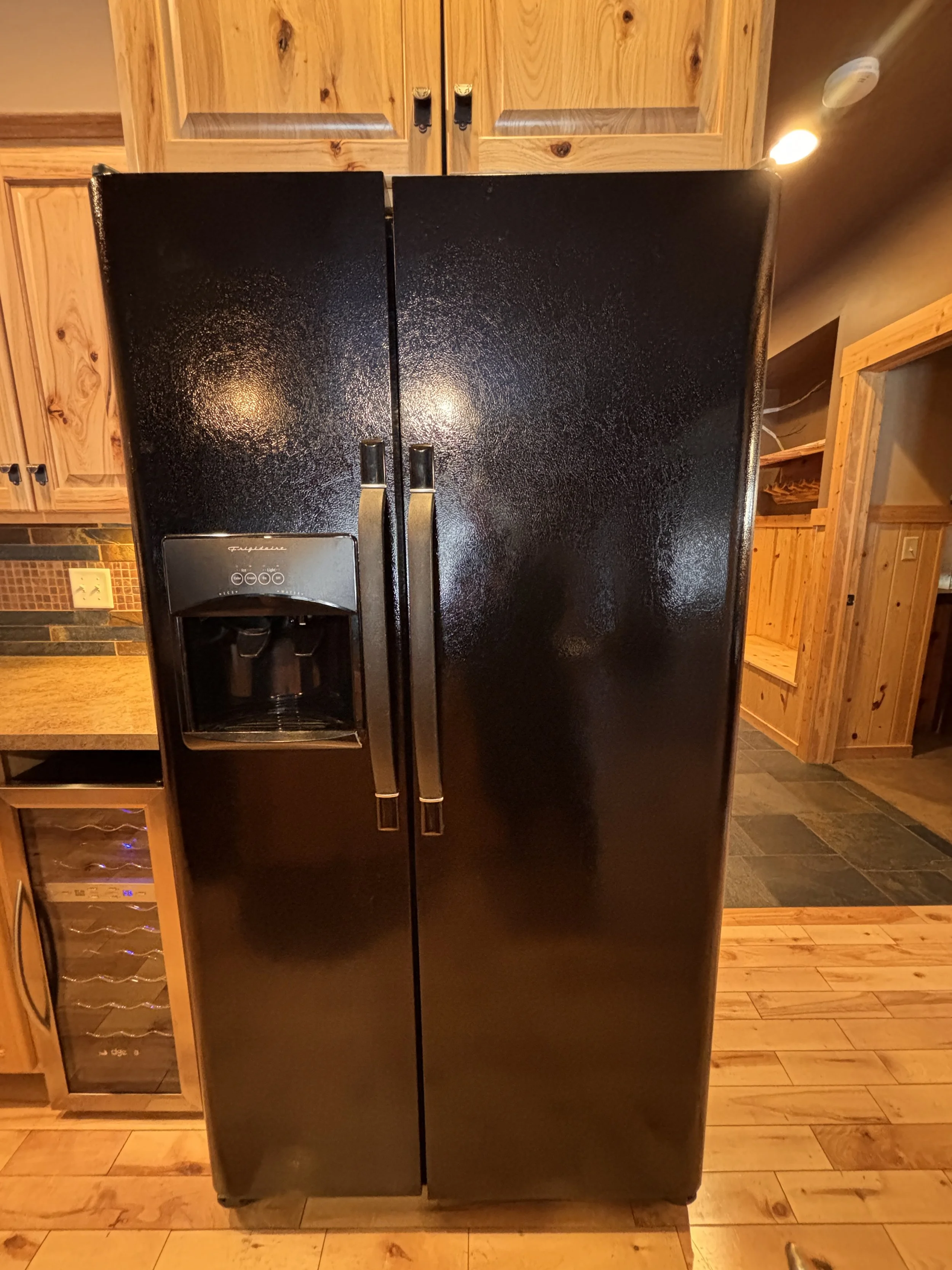 Kitchen / Refrigerator