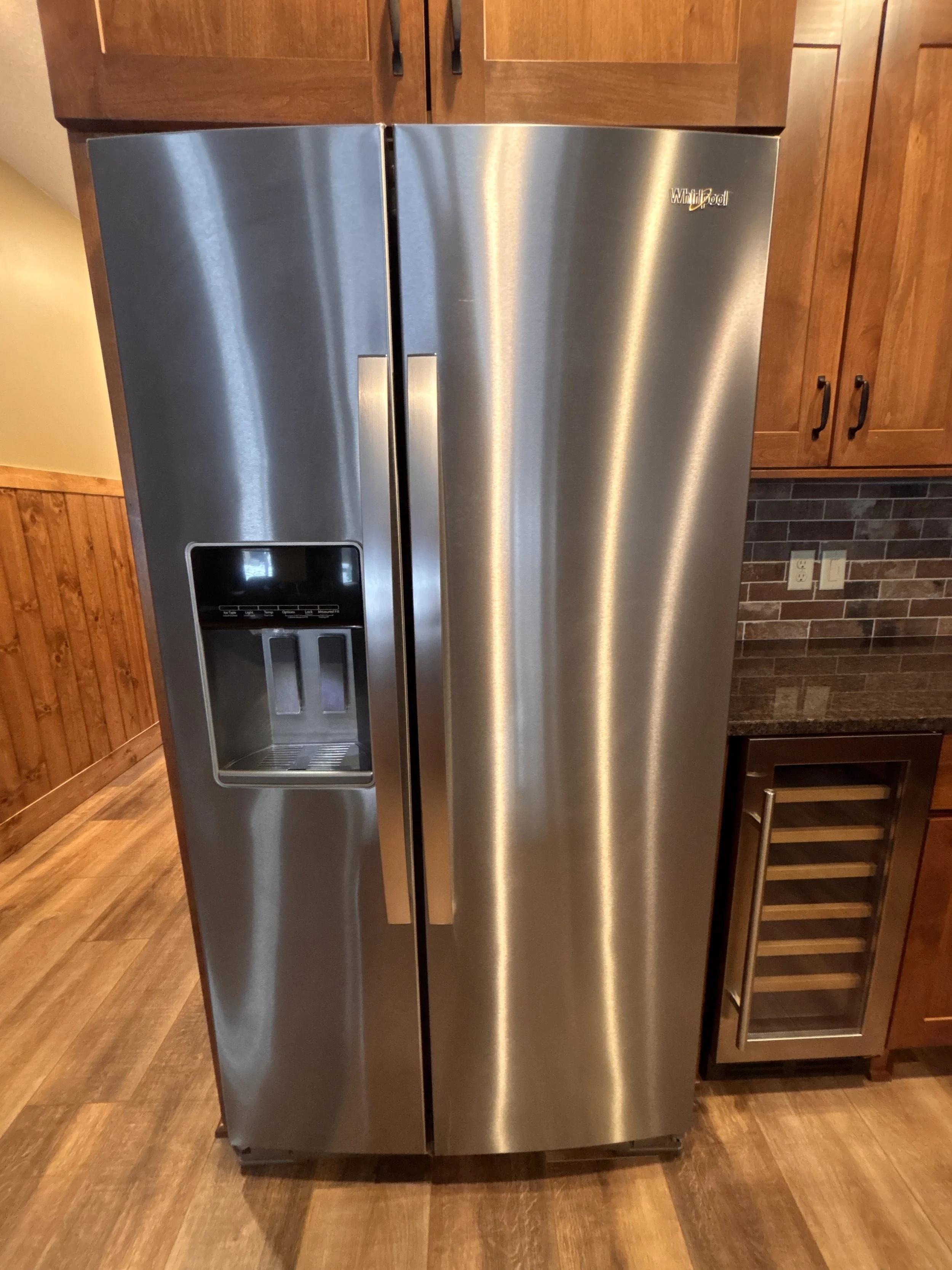 Kitchen - Refrigerator / Wine Cooler