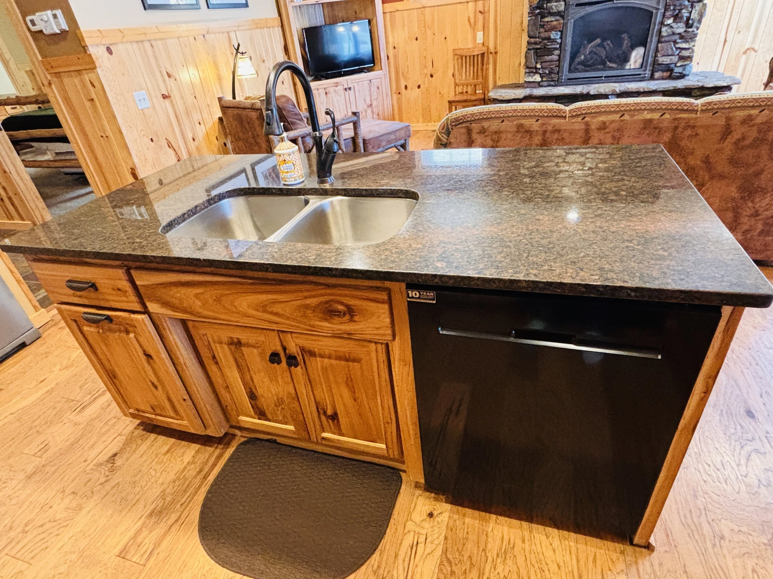 Kitchen Island / Dishwasher
