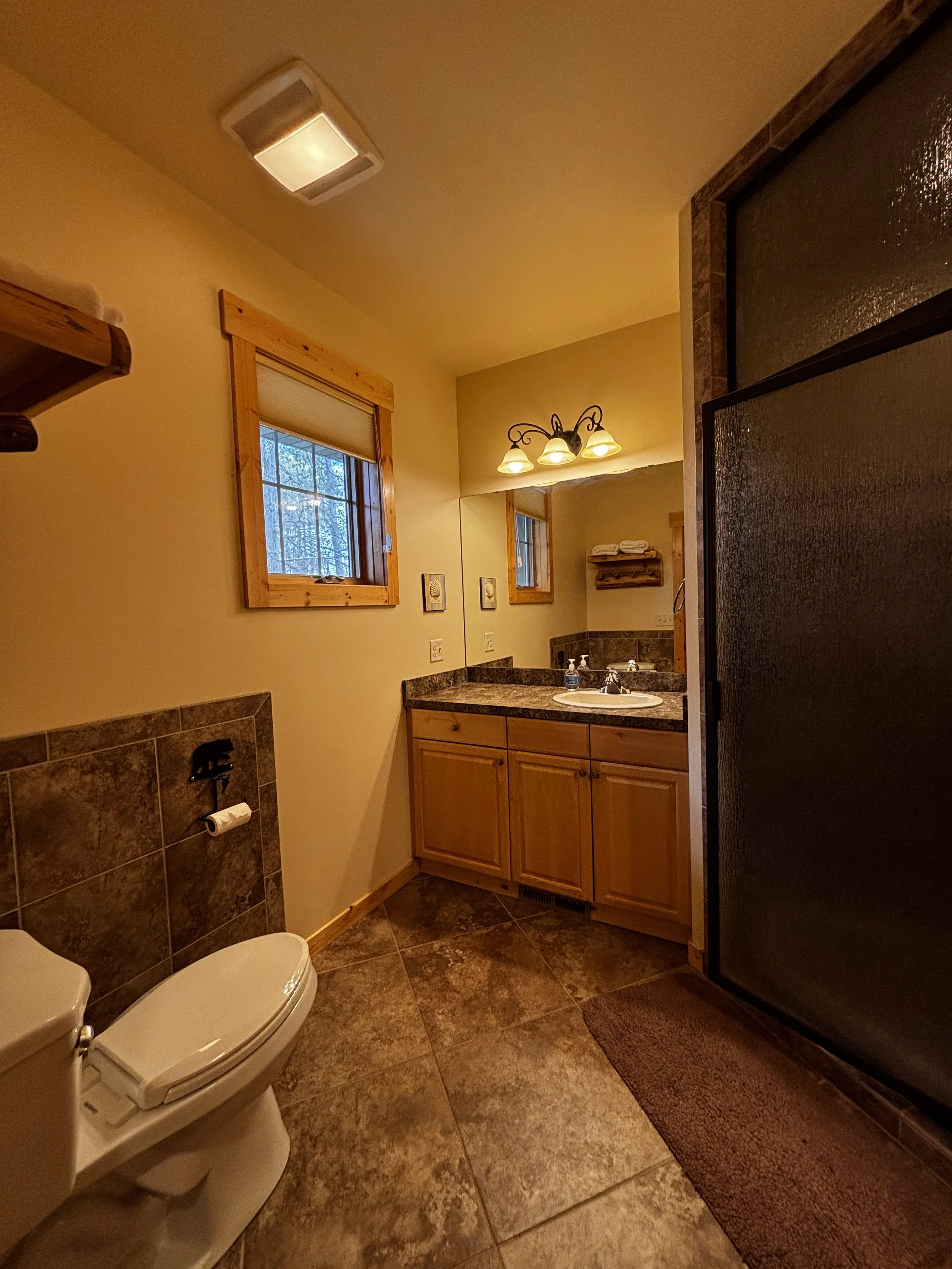 Main Floor - Bedroom 1: Queen Suite / Bathroom