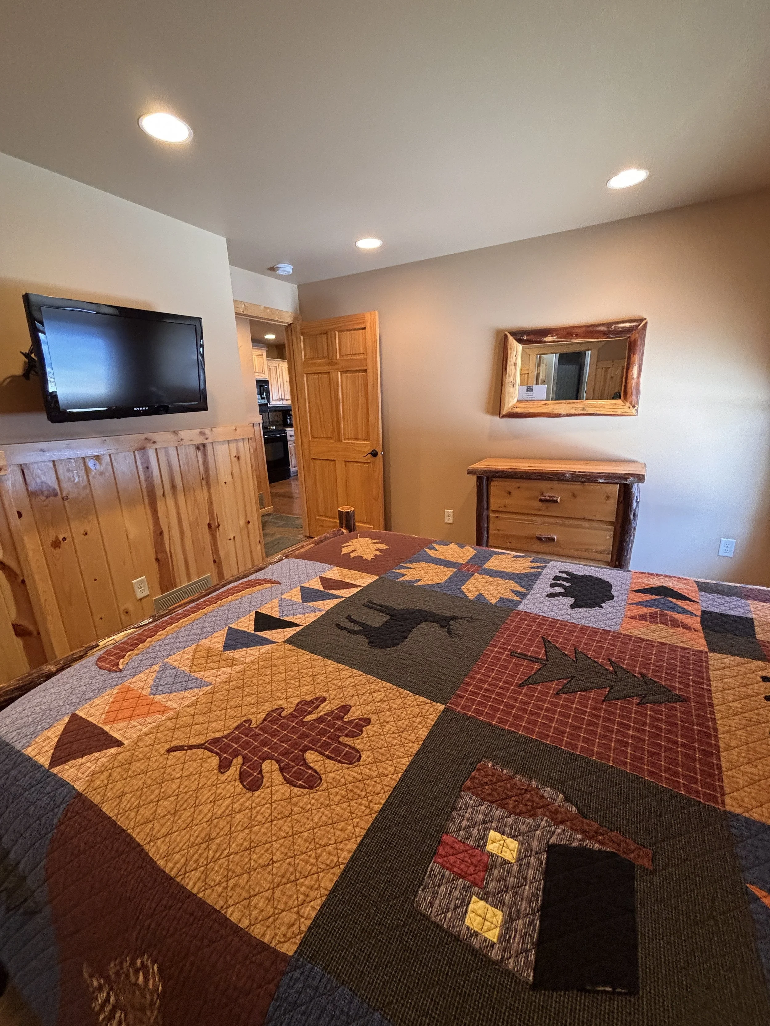 BEDROOM 1 - Main floor: Queen Suite