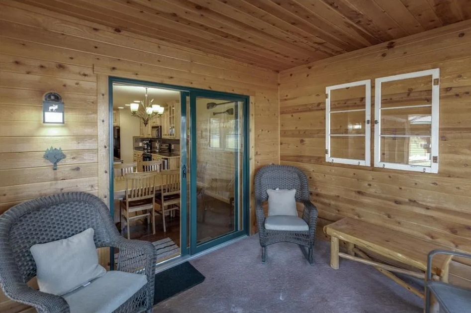 Main Floor: Screened Porch