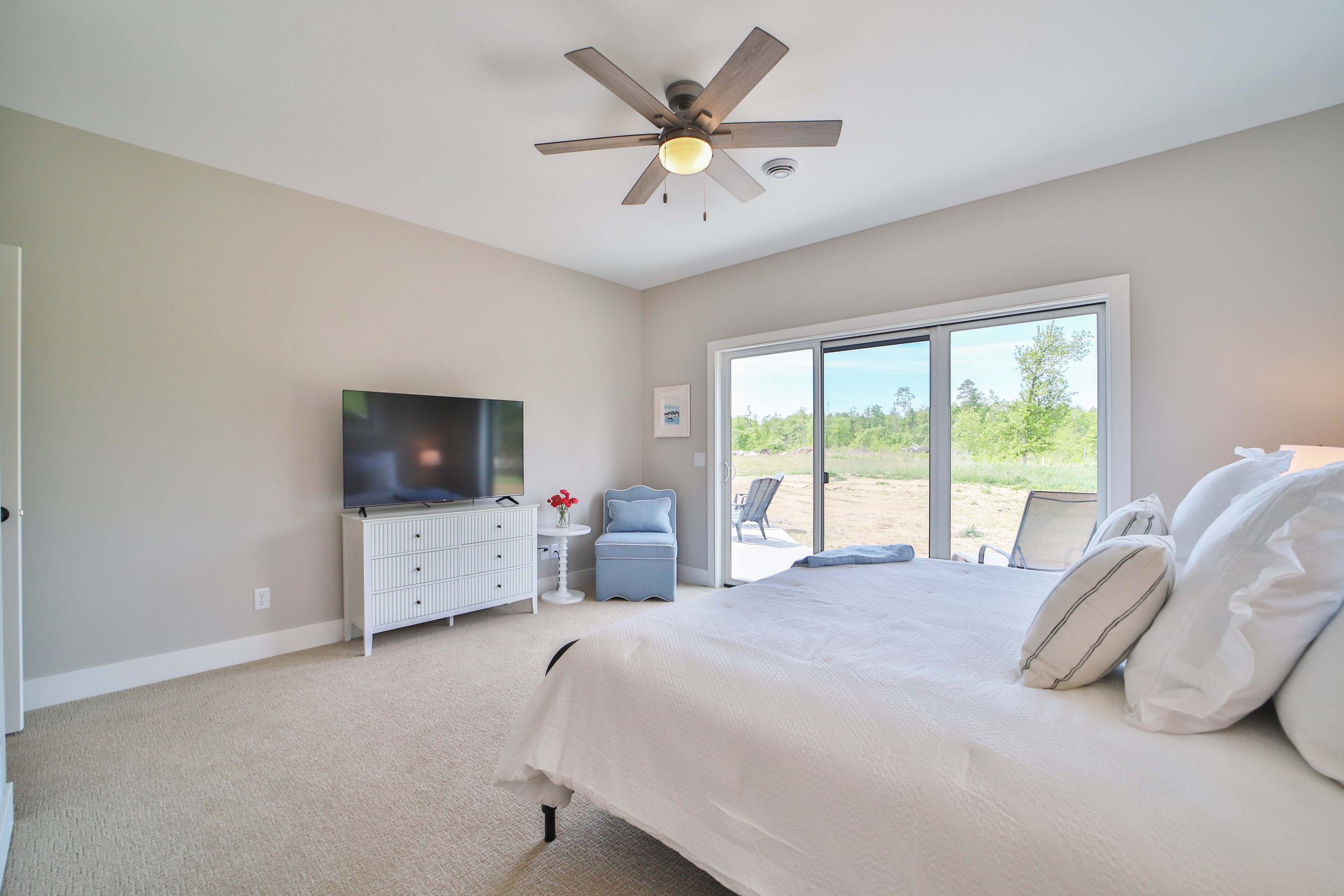 First Floor King Bedroom